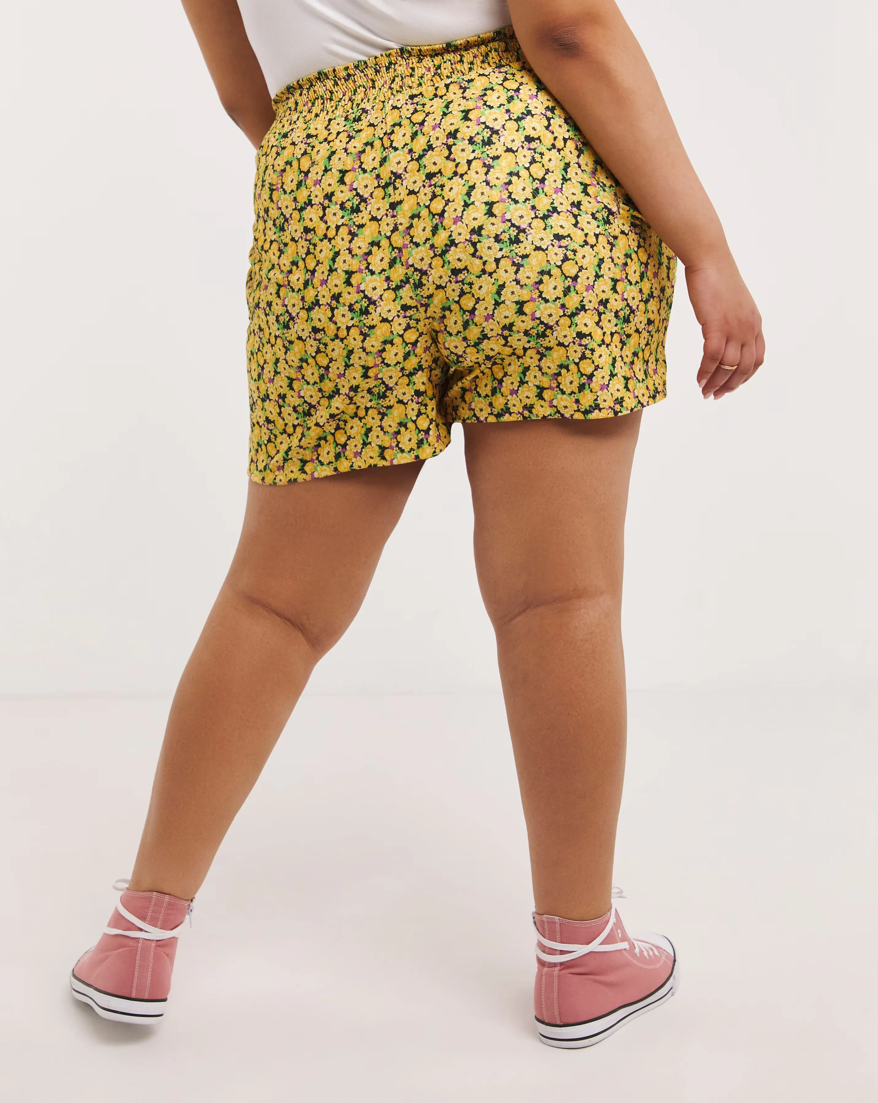 77297-floral-print-textured-shorts-1.webp