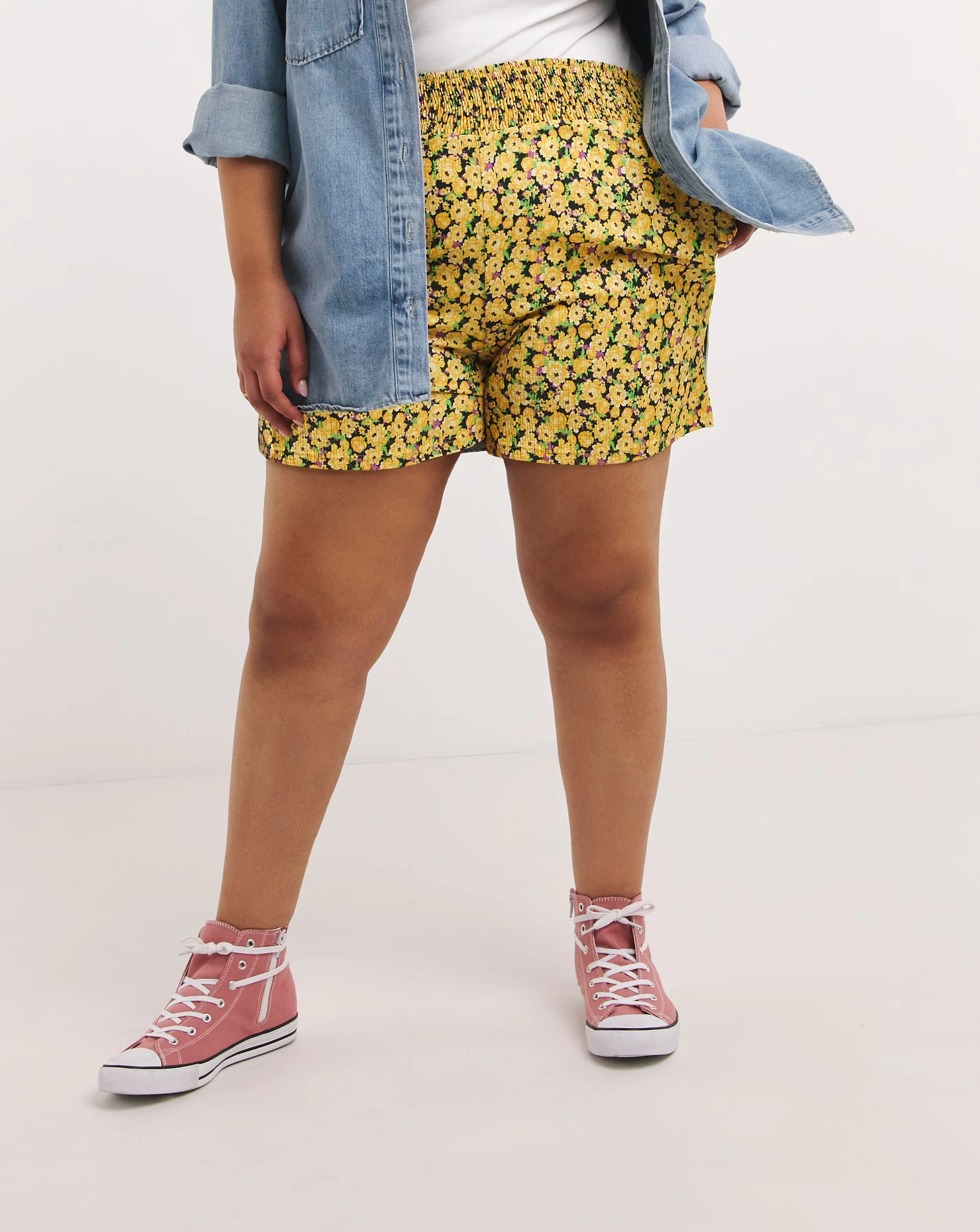 77297-floral-print-textured-shorts-1.webp
