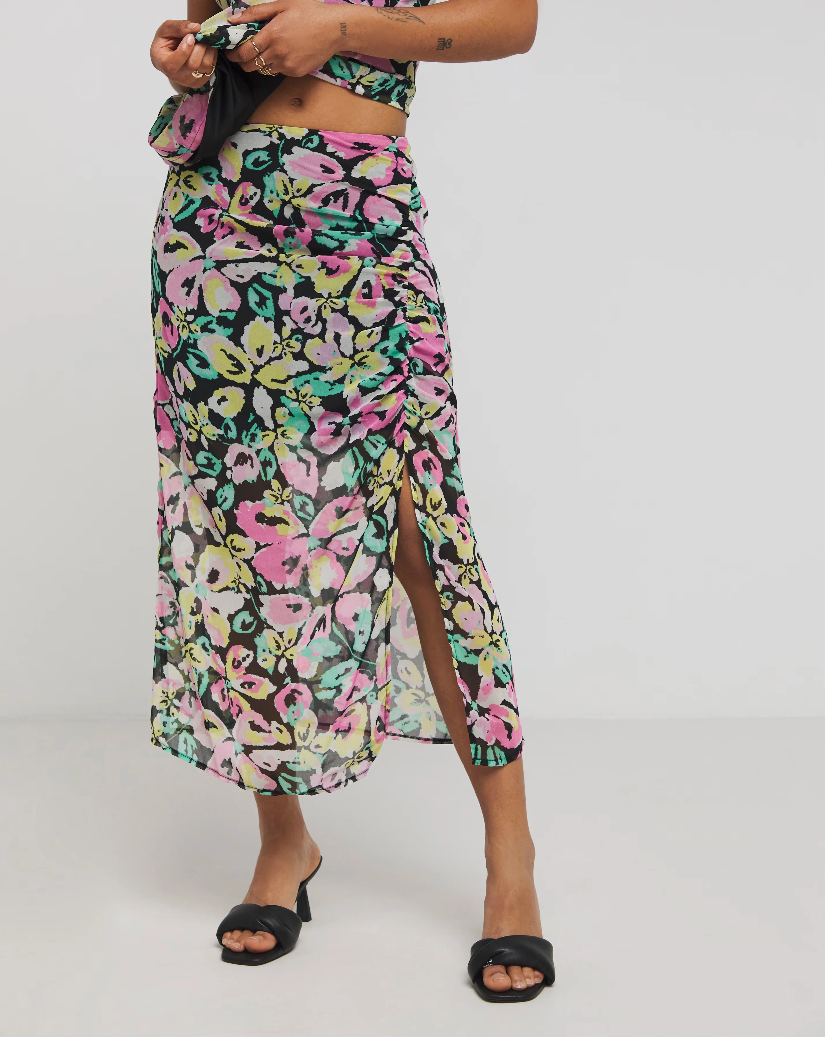 77310-simply-be-georgette-floral-gathered-midi-skirt-1.jpg