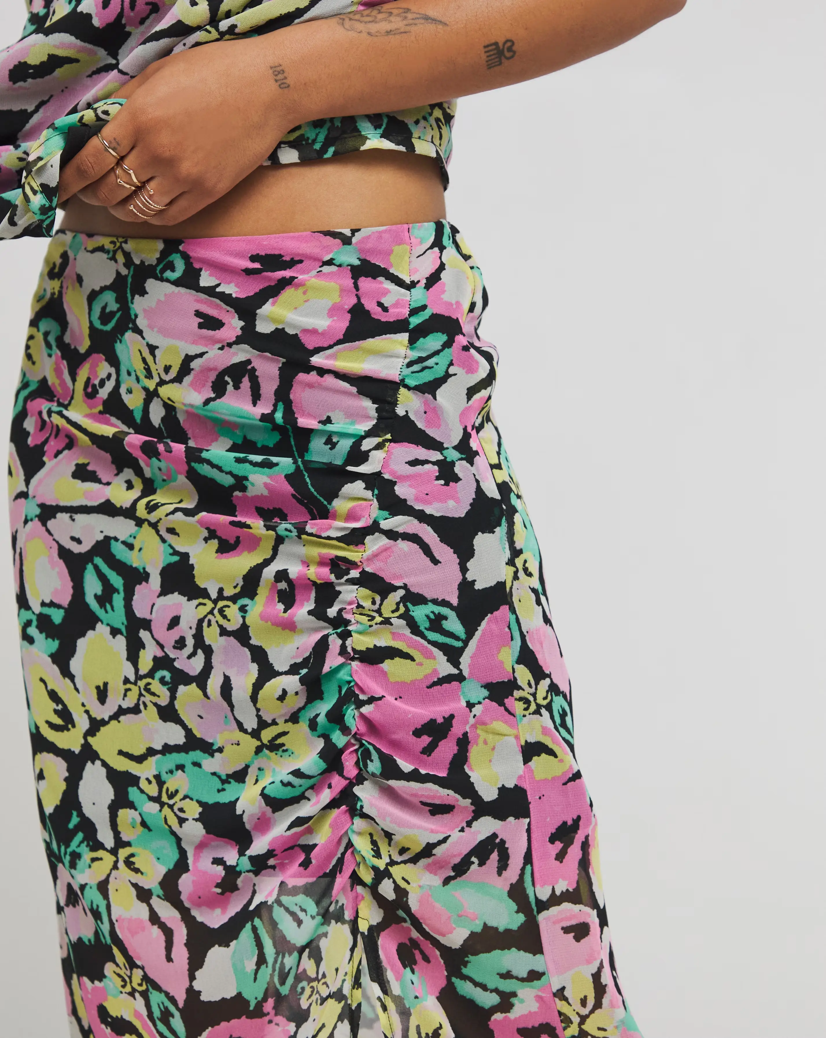77310-simply-be-georgette-floral-gathered-midi-skirt-1.jpg