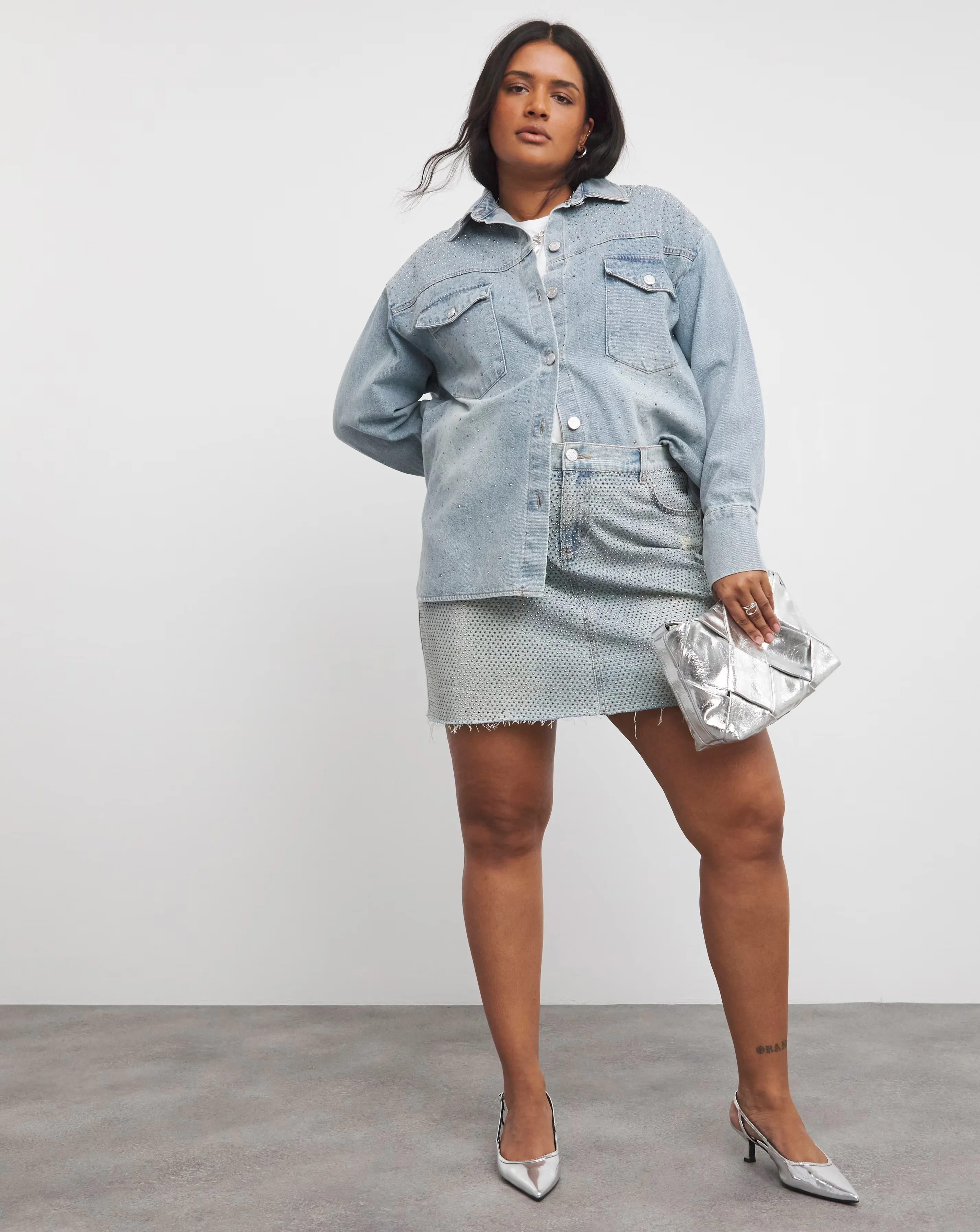 7757-light-wash-embellished-oversized-denim-shirt-1.webp