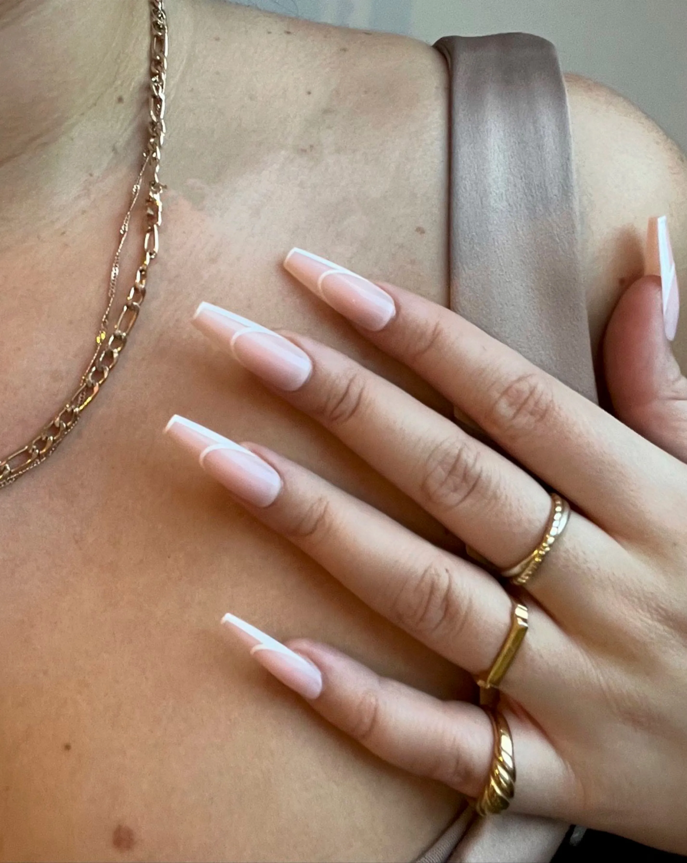 77986-blk-listed-instant-acrylic-nails-nude-outline-1.jpg