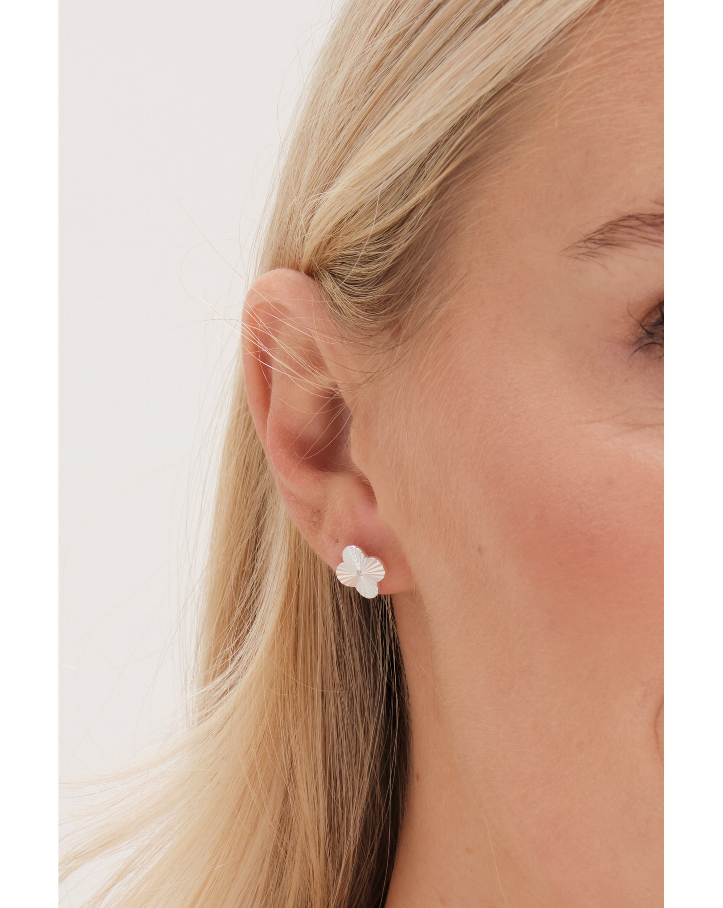 78001-simply-silver-sterling-silver-925-diamond-cut-clover-stud-earrings-1.jpg