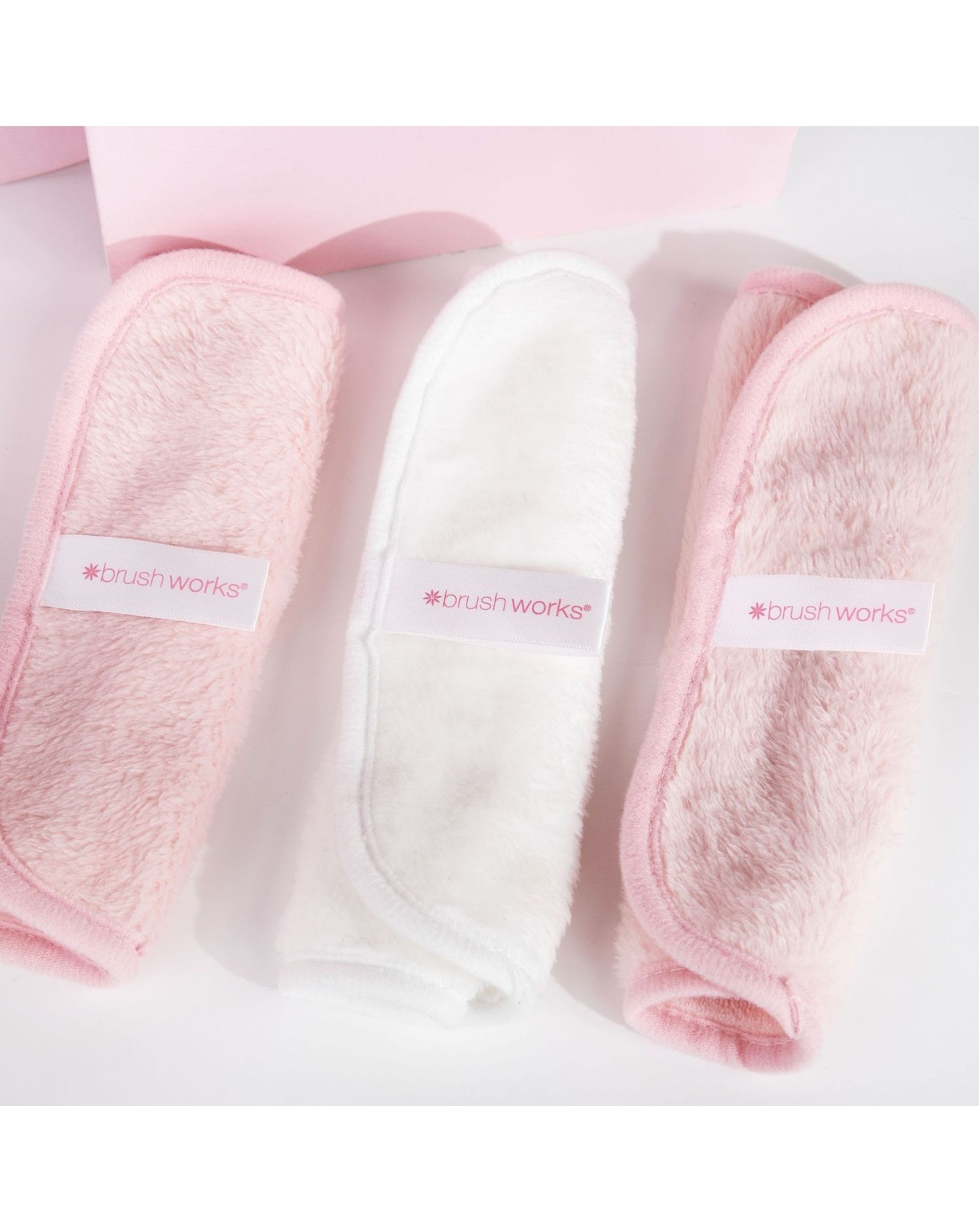 78441-brush-works-makeup-remover-cloths-3-pack-1.jpg