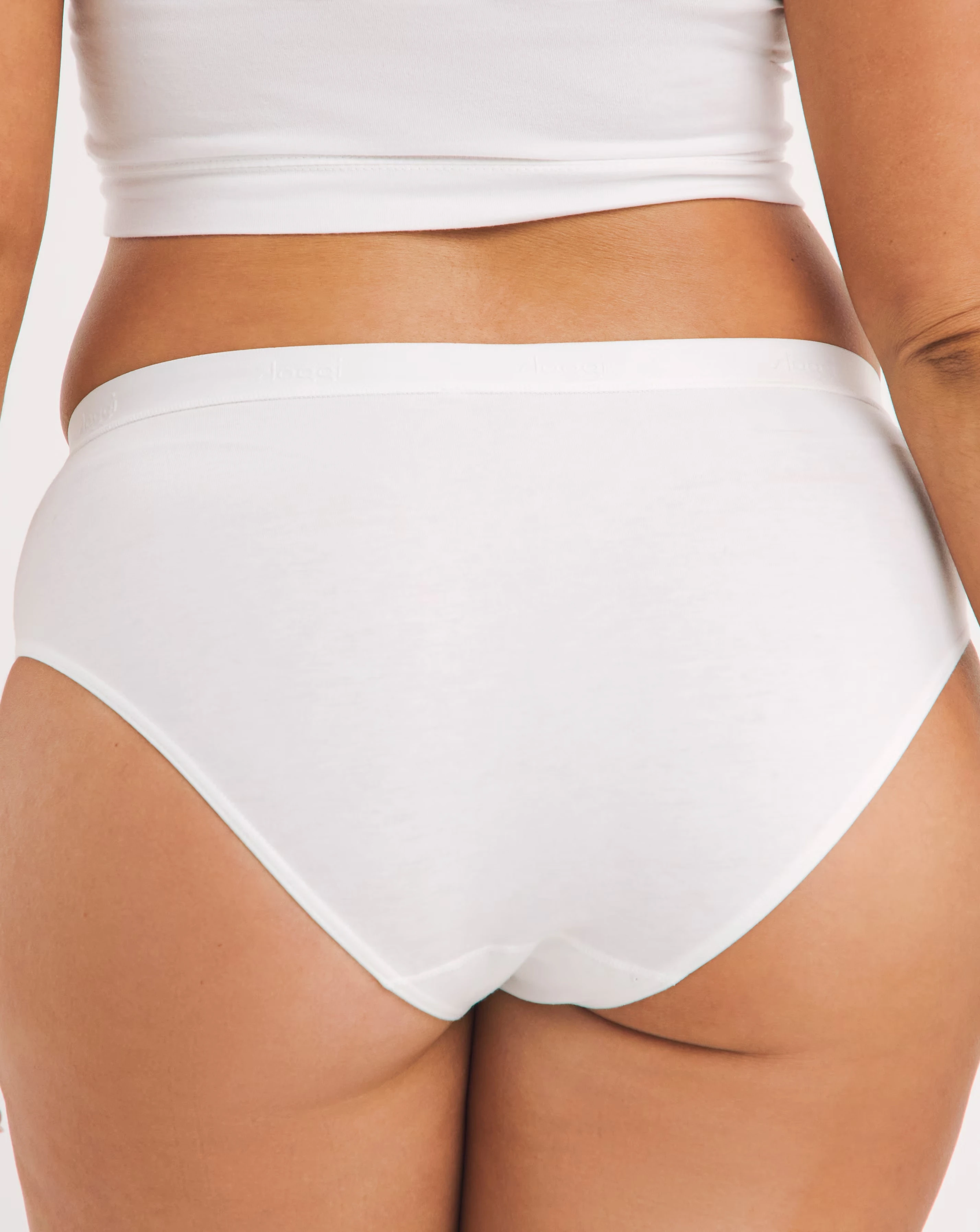 79003-sloggi-3pack-go-casual-cotton-midi-knickers-white-1.webp