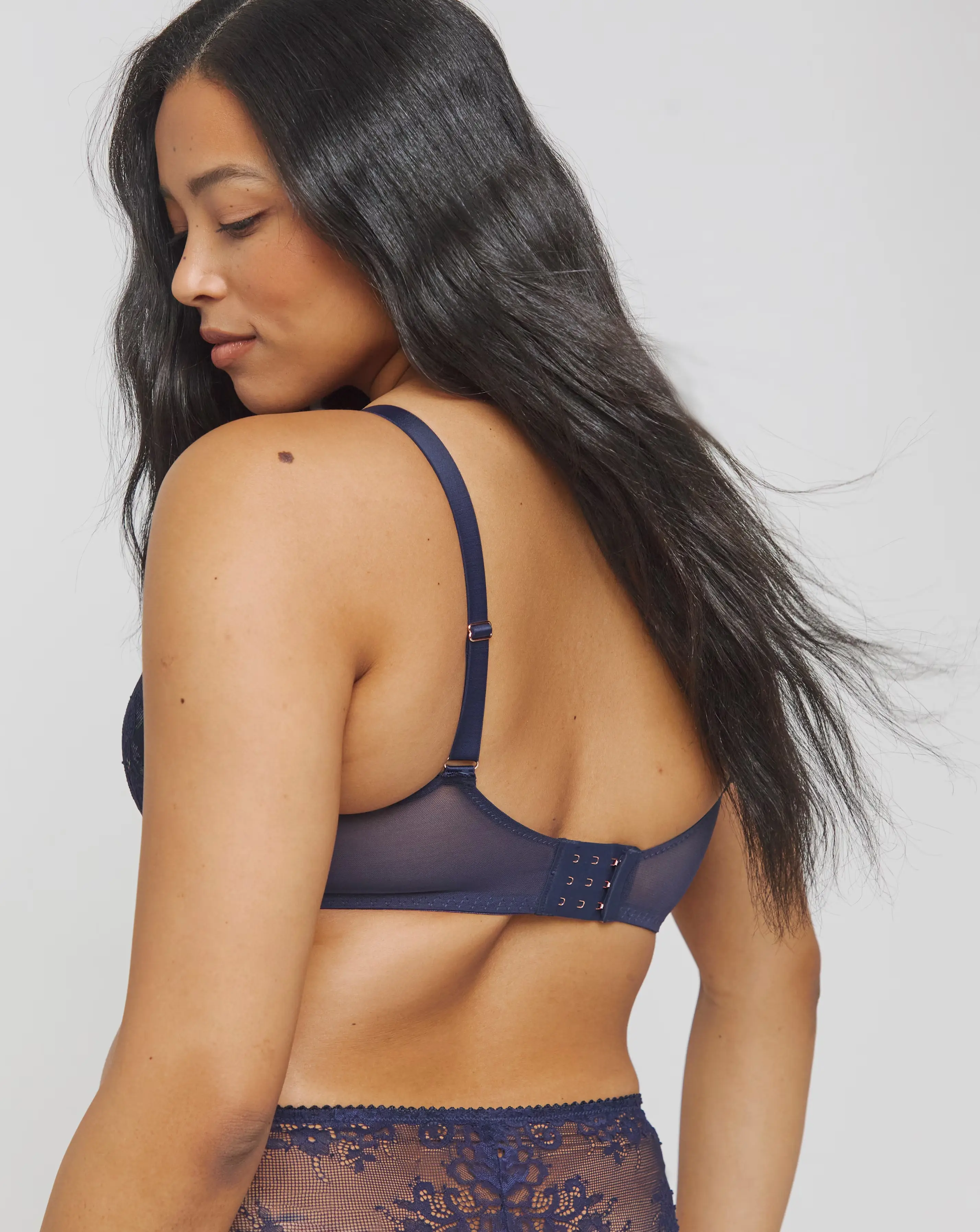 80202-dorina-curves-finley-moulded-cup-wired-bra-1.webp