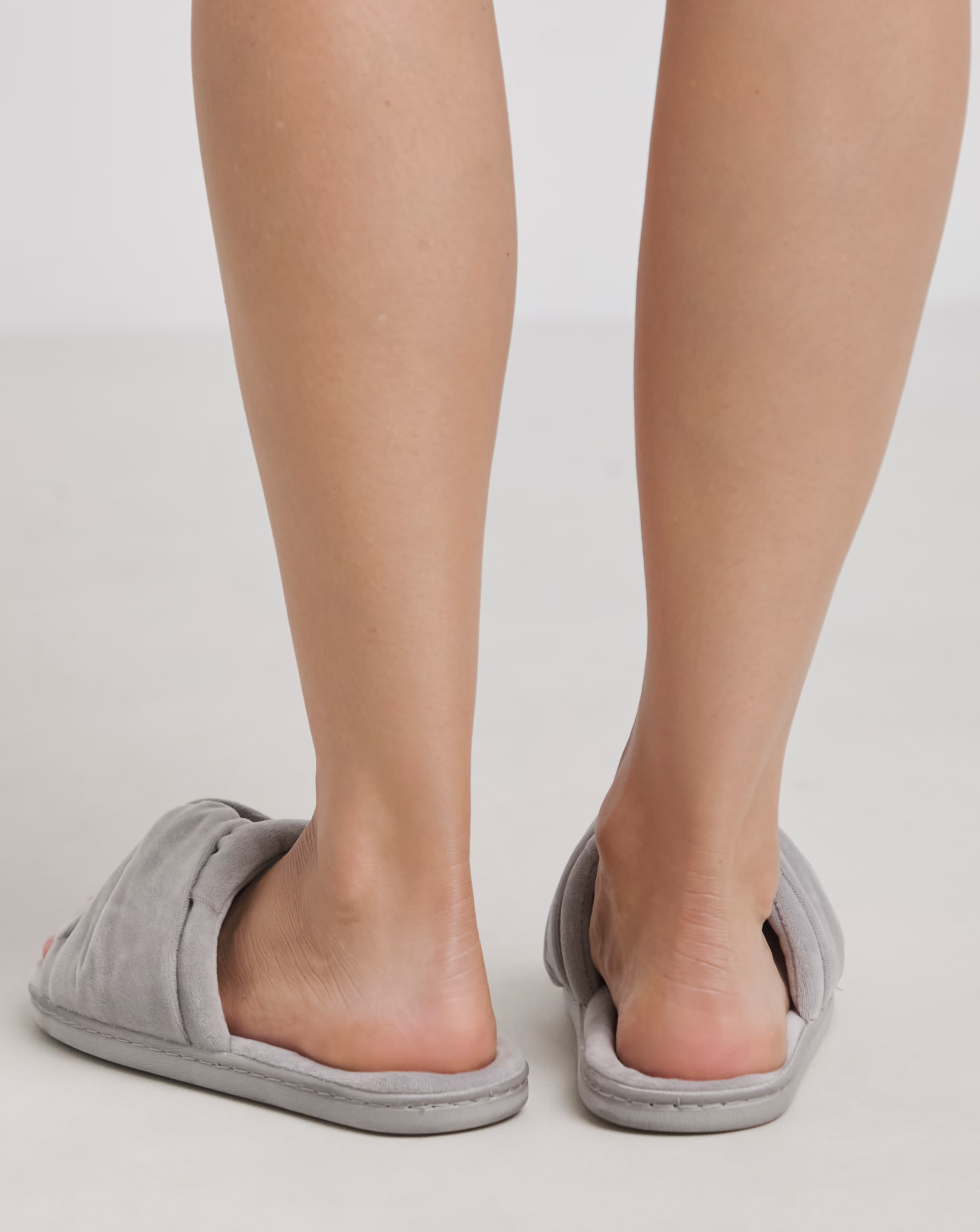 81074-alondra-twist-upper-mule-slipper-wide-e-fit-1.webp