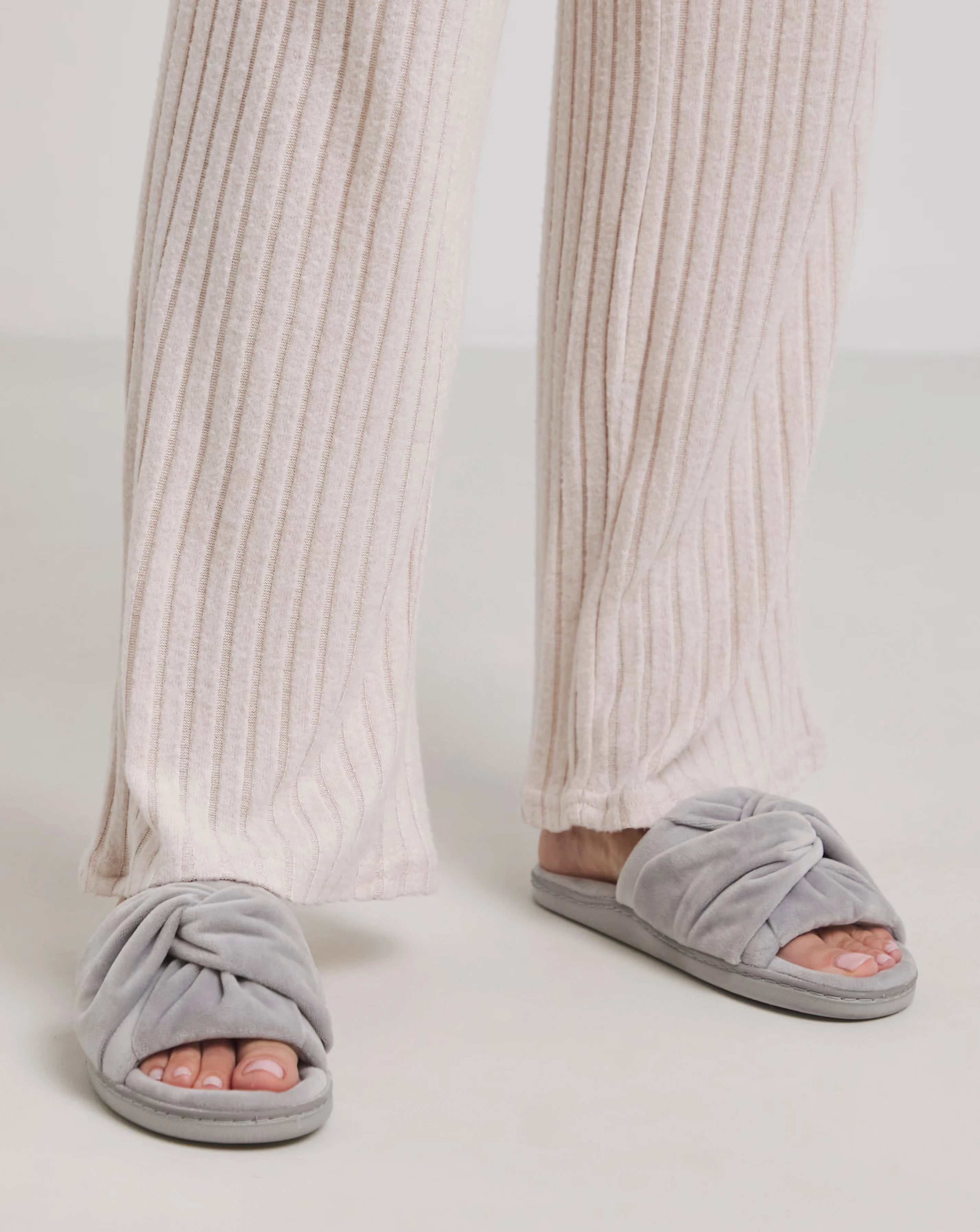 81088-alondra-twist-upper-mule-slipper-extra-wide-eee-fit-1.webp