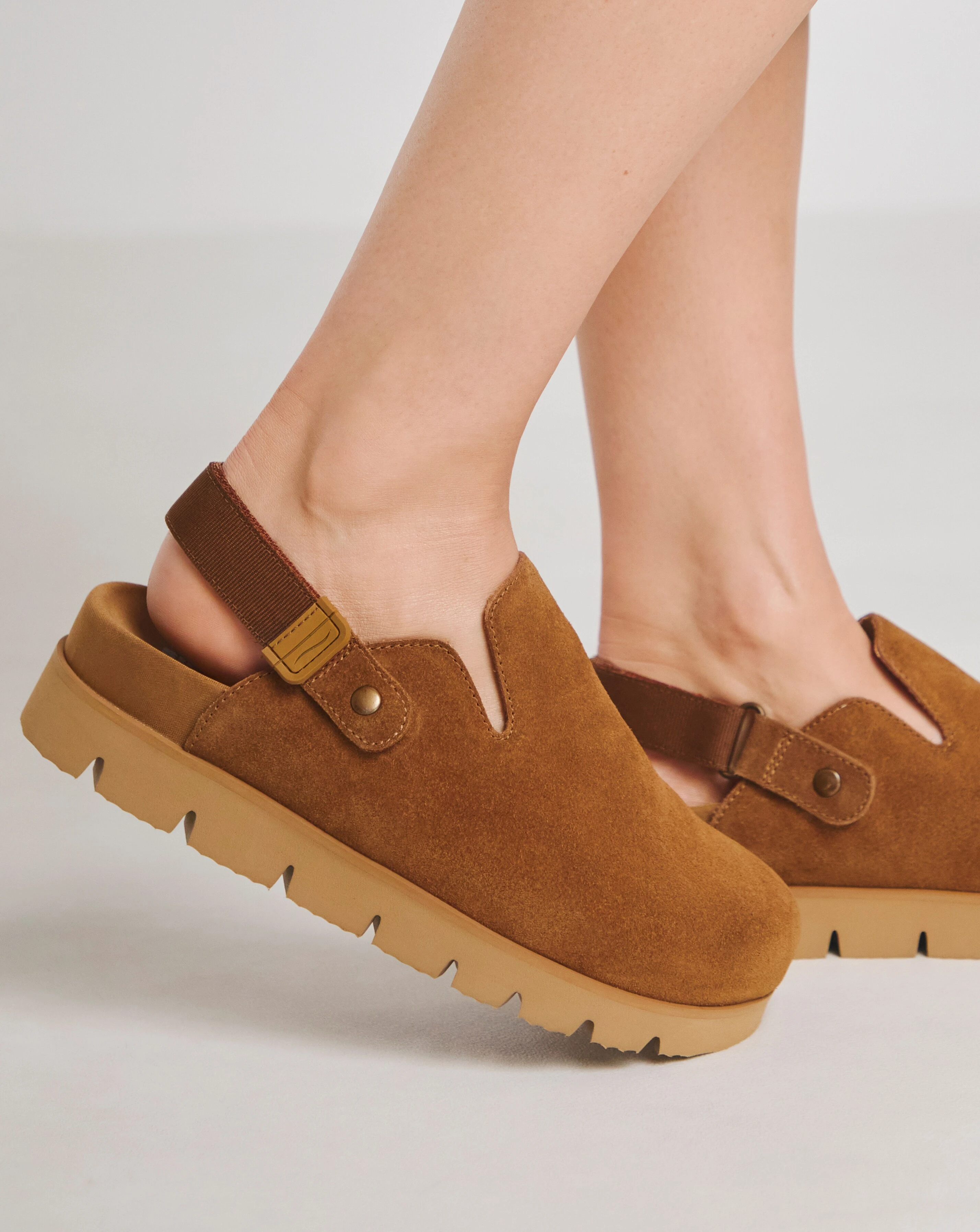 81418-austin-suede-chunky-closed-toe-mules-wide-fit-e–1.webp