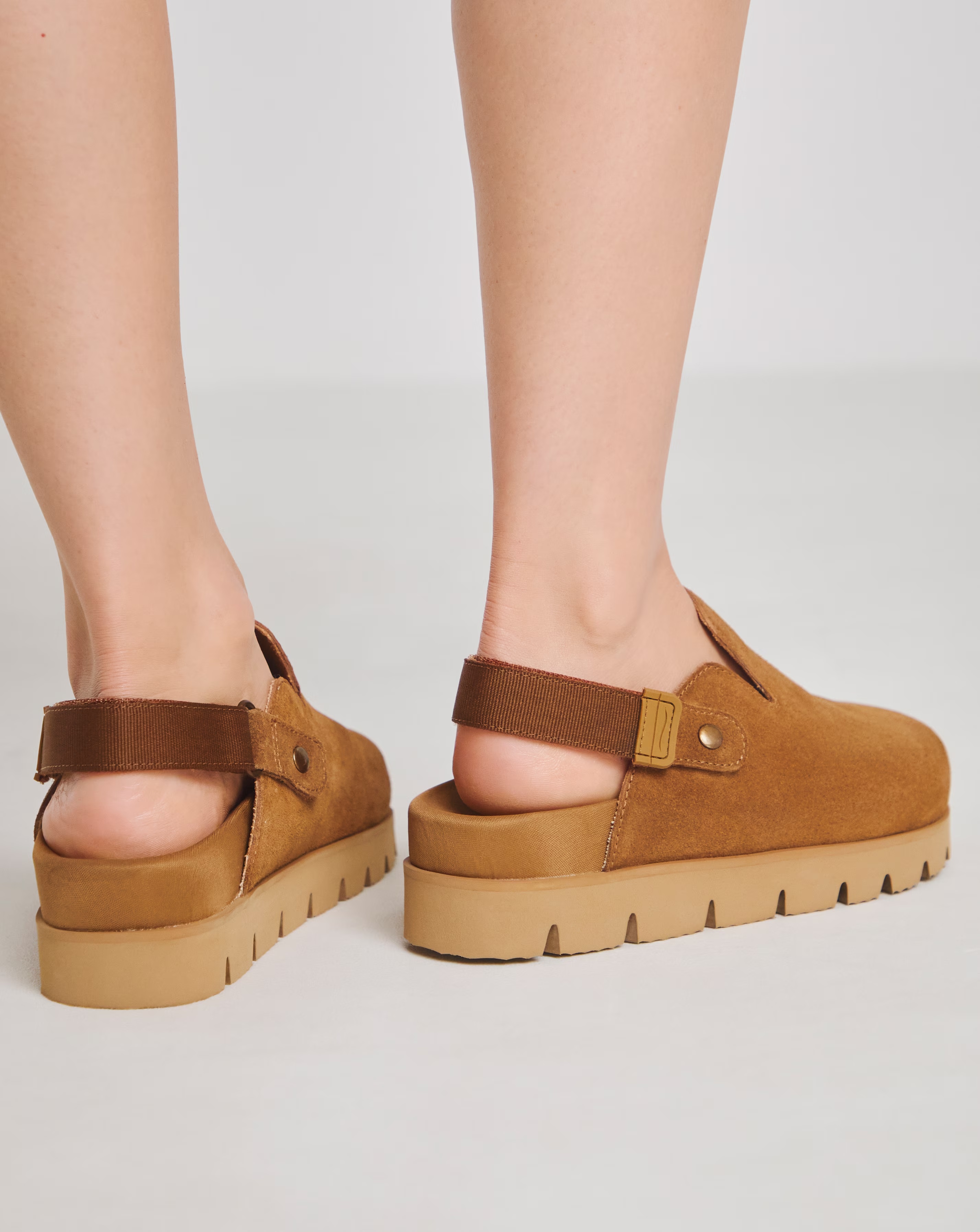 81418-austin-suede-chunky-closed-toe-mules-wide-fit-e–1.webp