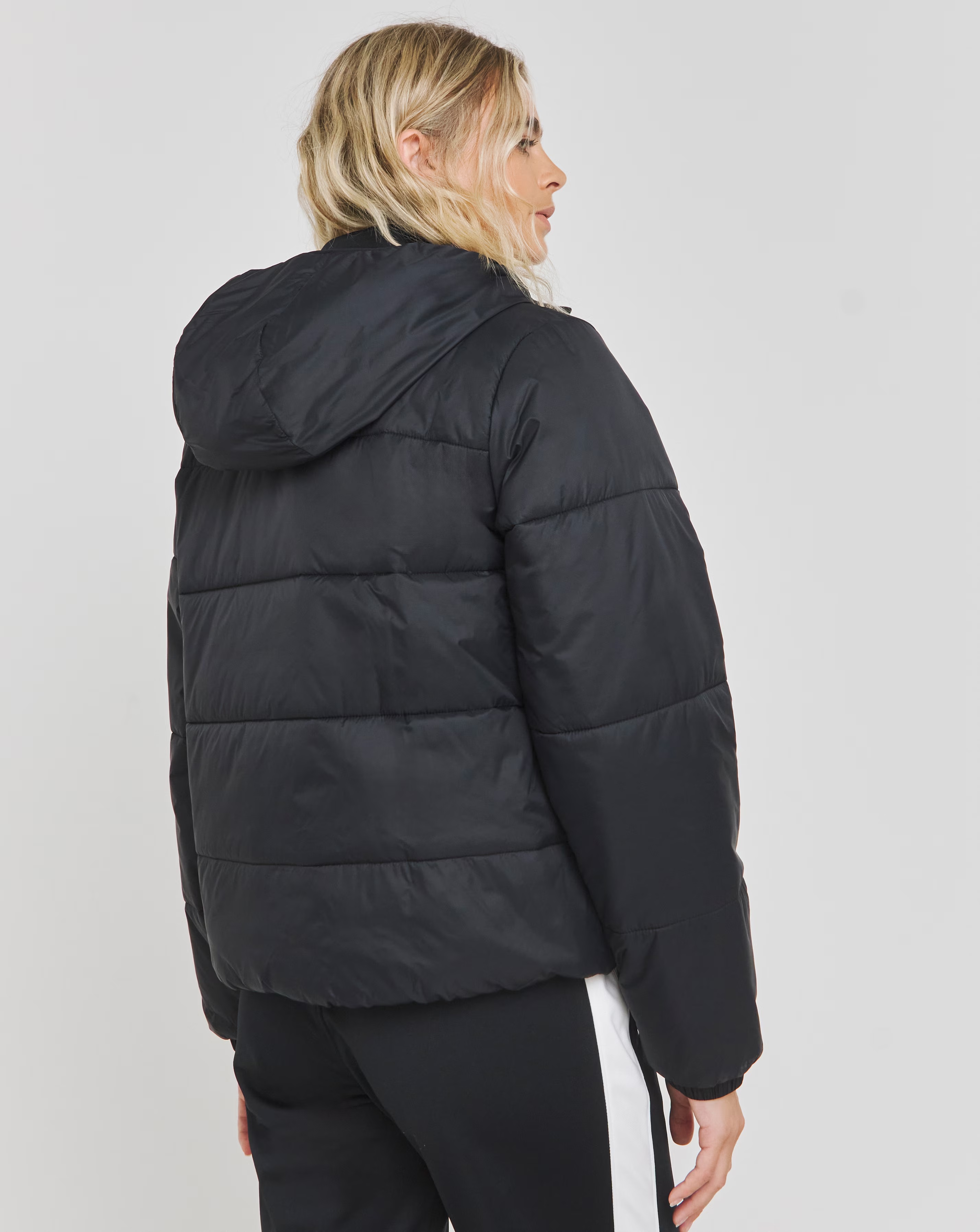 81864-under-armour-insulate-jacket-1.webp