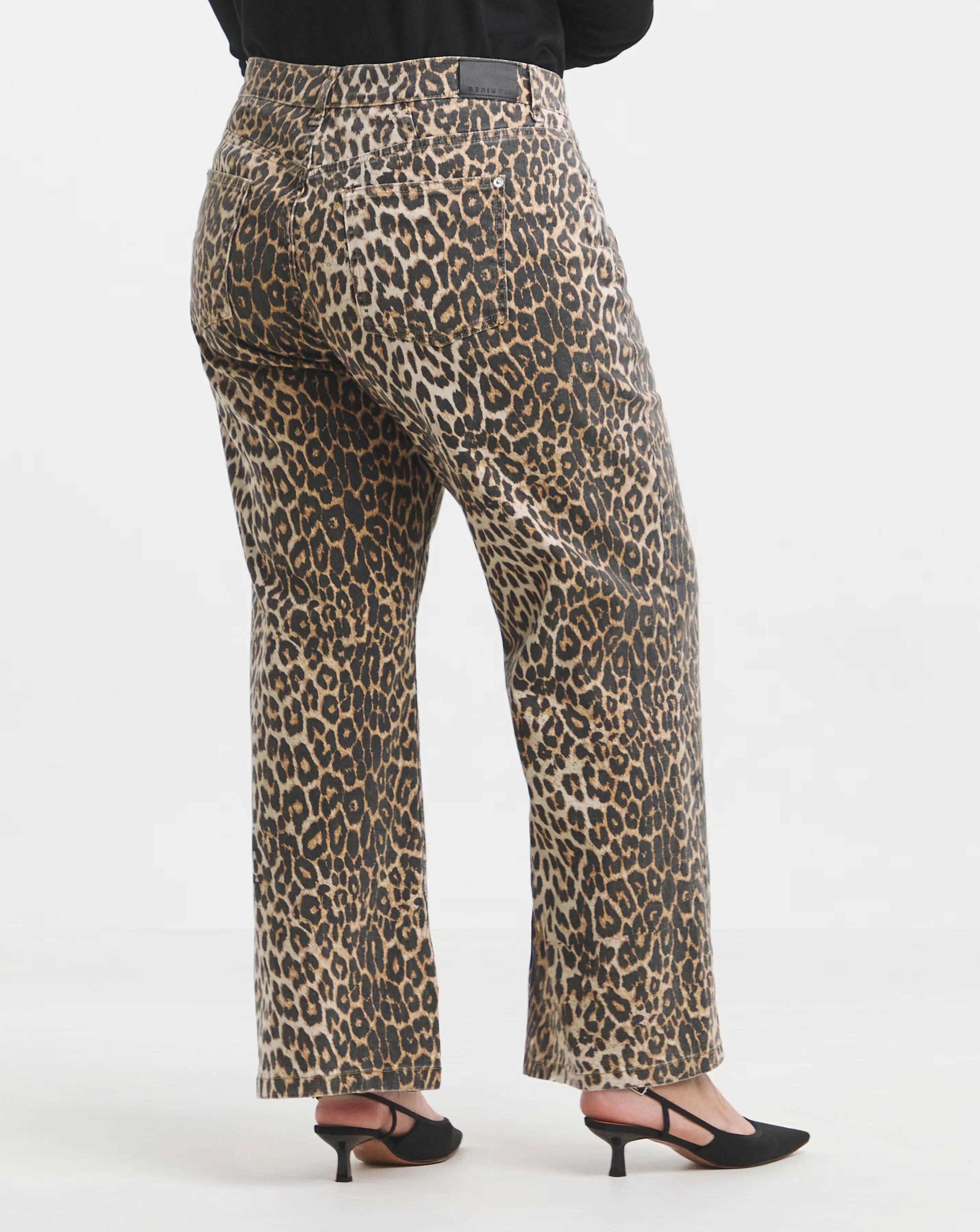 8342-leopard-print-denim-wide-leg-jeans-1.jpg