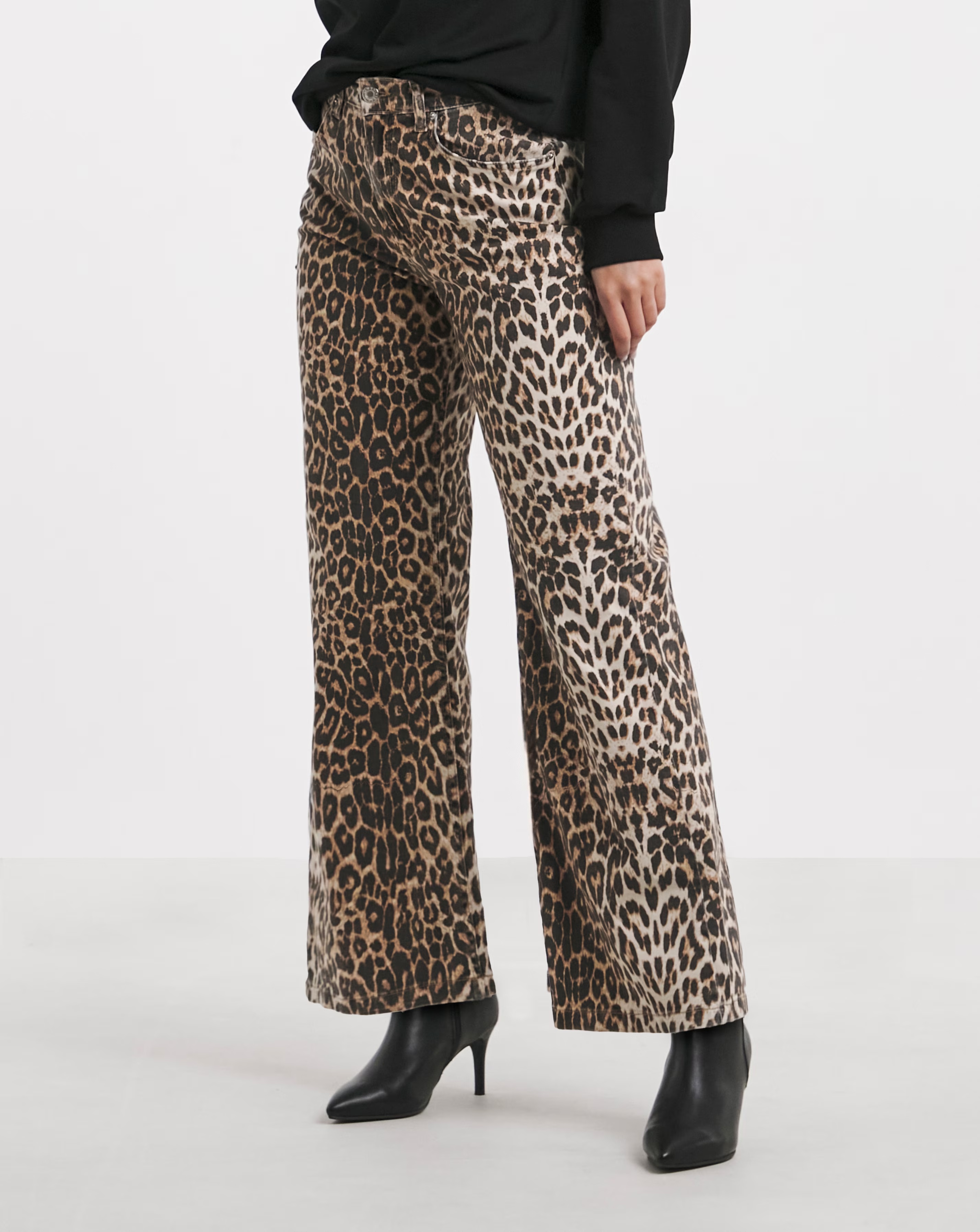 8342-leopard-print-denim-wide-leg-jeans-1.jpg