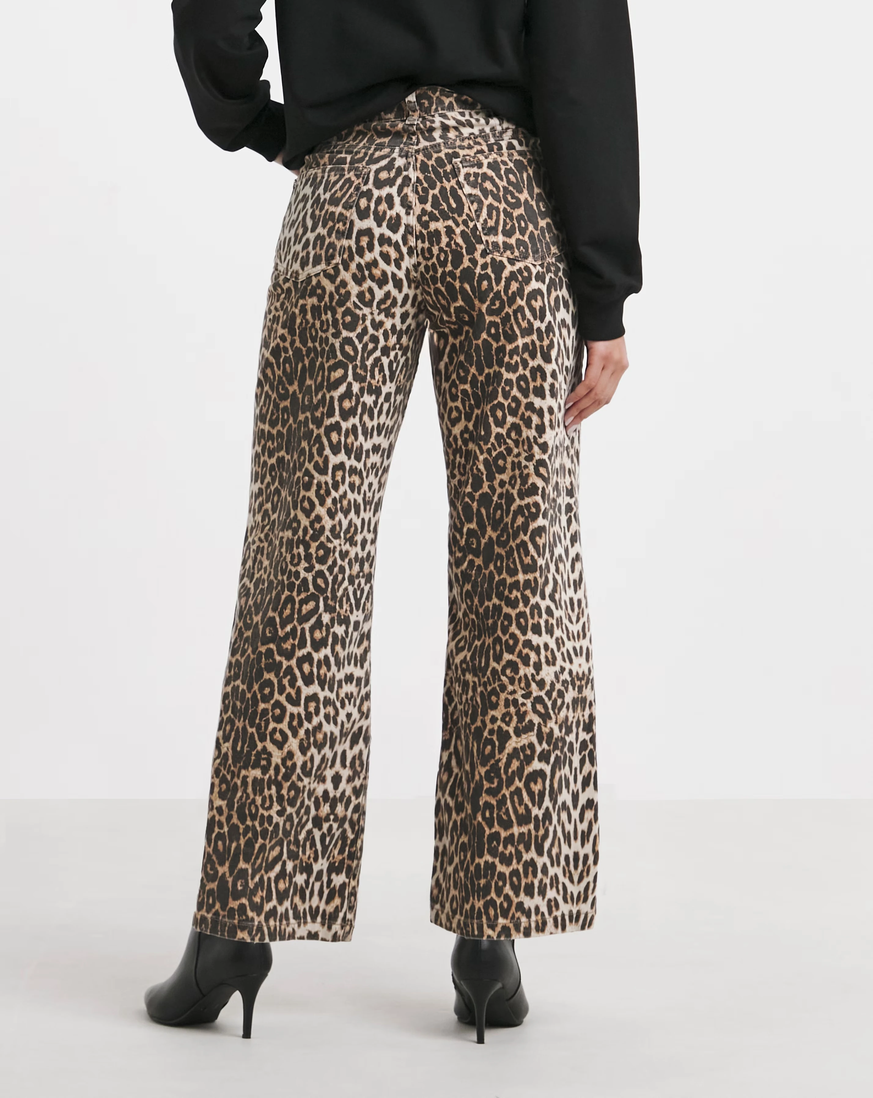 8342-leopard-print-denim-wide-leg-jeans-1.jpg