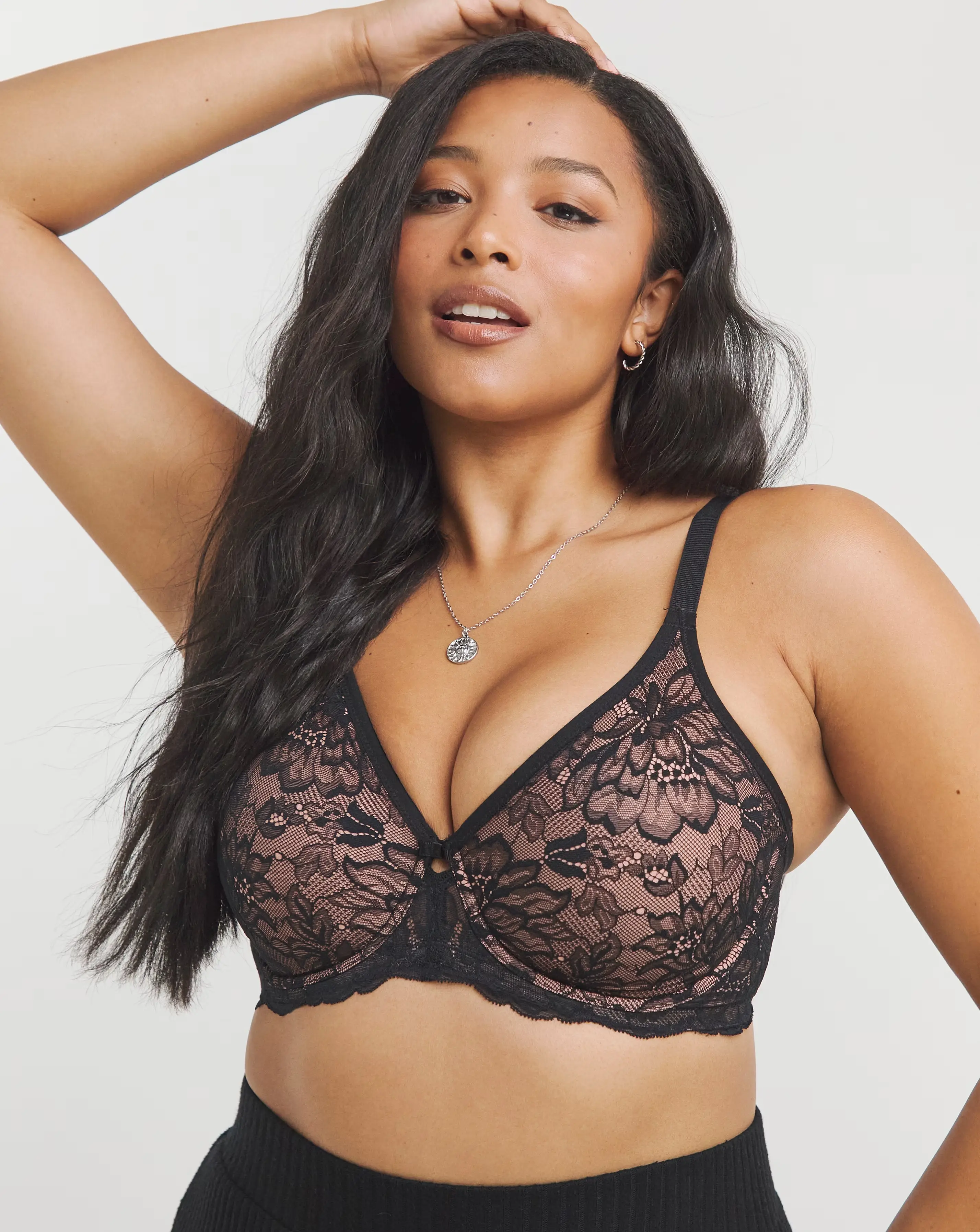 84442-triumph-amourette-charm-minimiser-wired-bra-black-1.webp