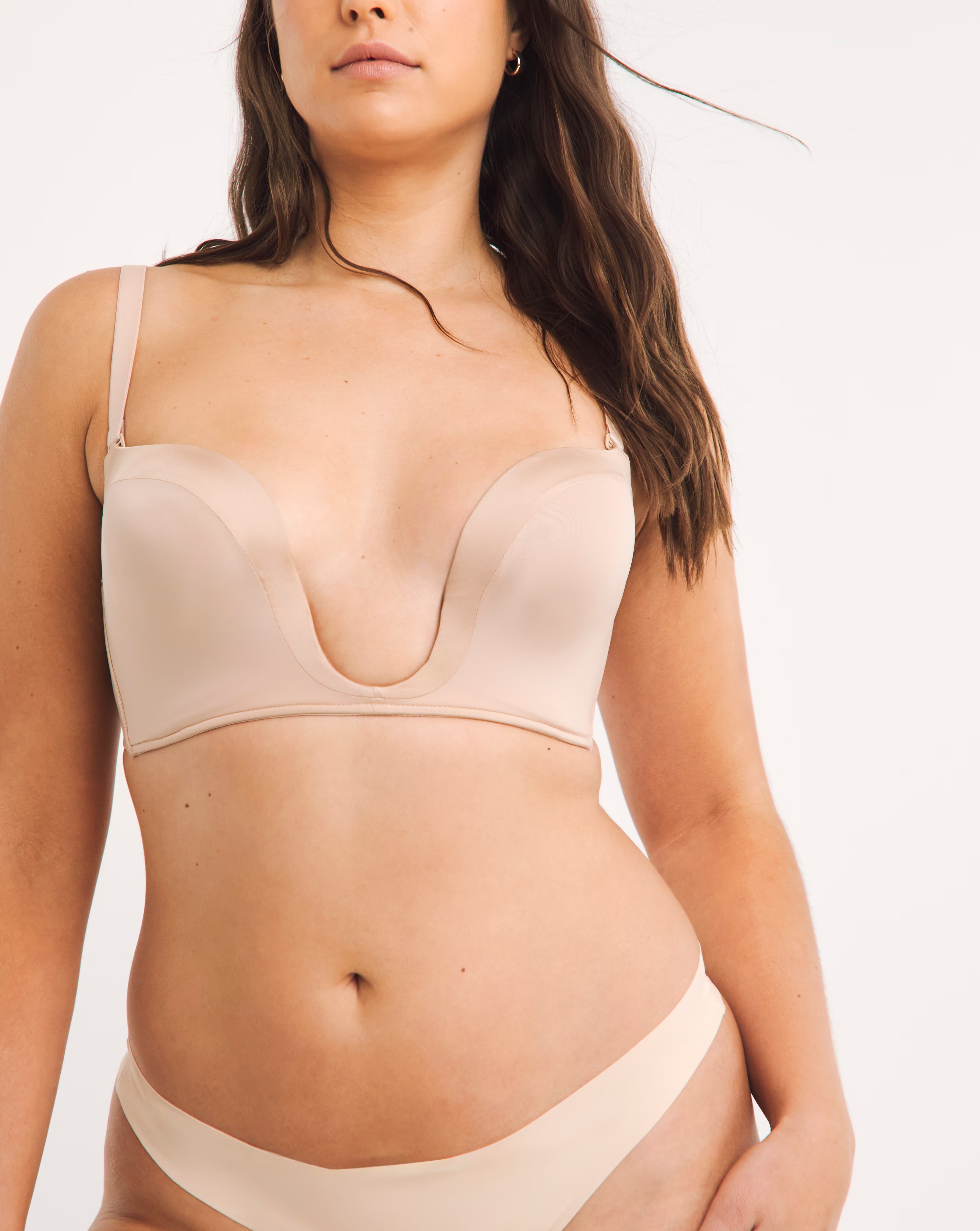 84867-wonderbra-ultimate-plunge-bra-beige-1.webp
