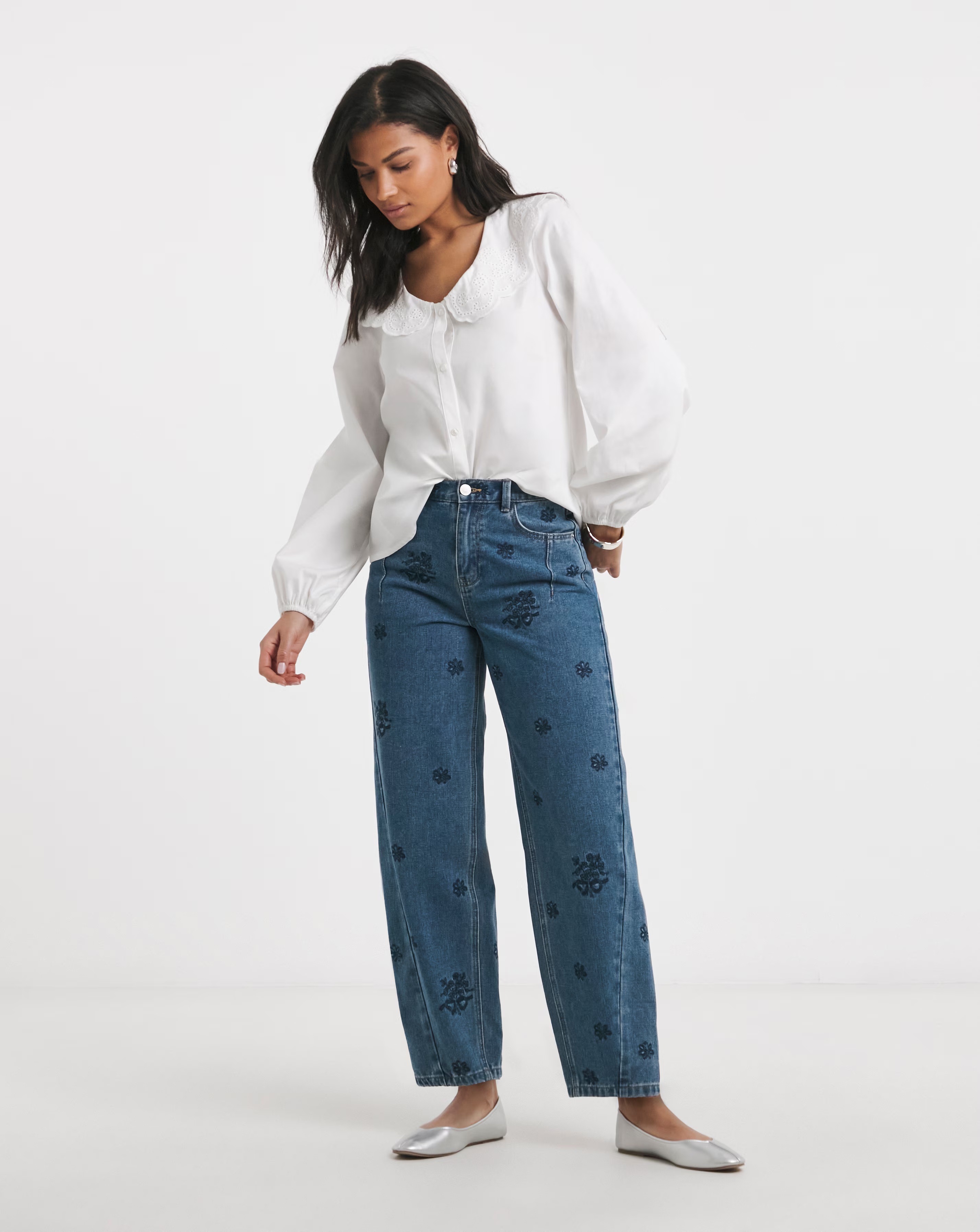 Embroidered Barrel Leg Jeans- Mid Wash