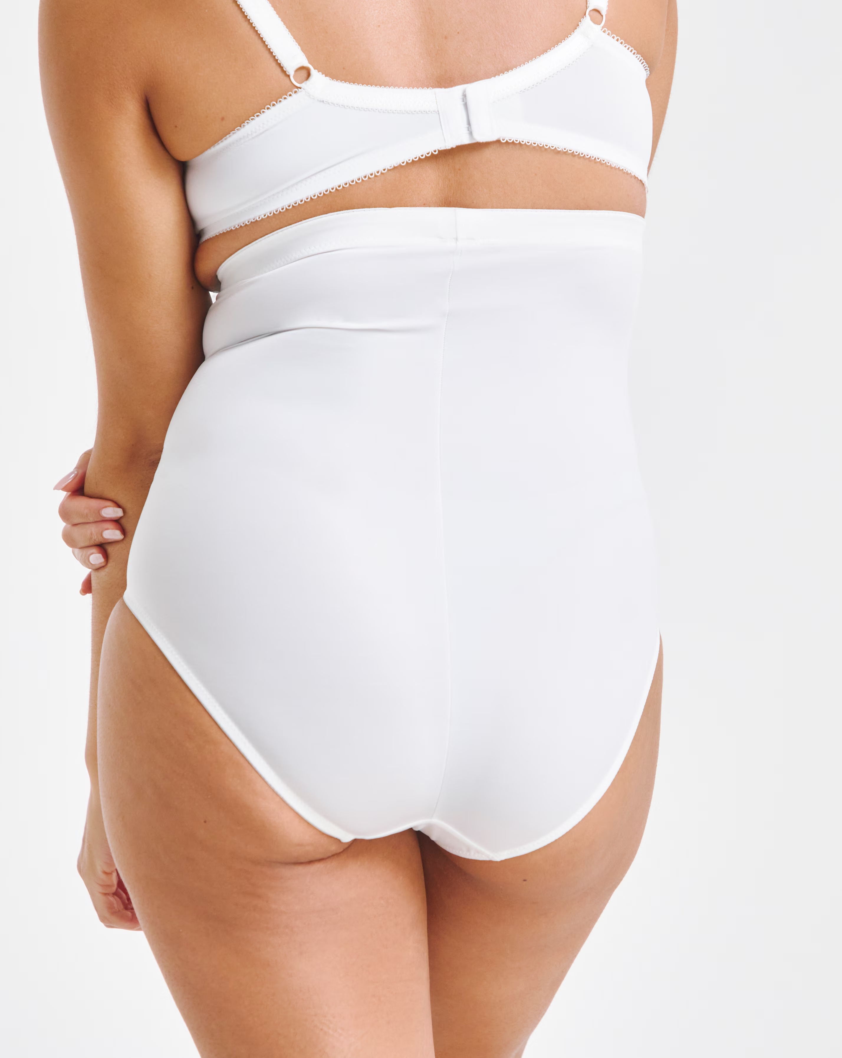 85688-magisculpt-ella-lace-firm-tummy-control-waist-nipper-knickers-white-1.webp