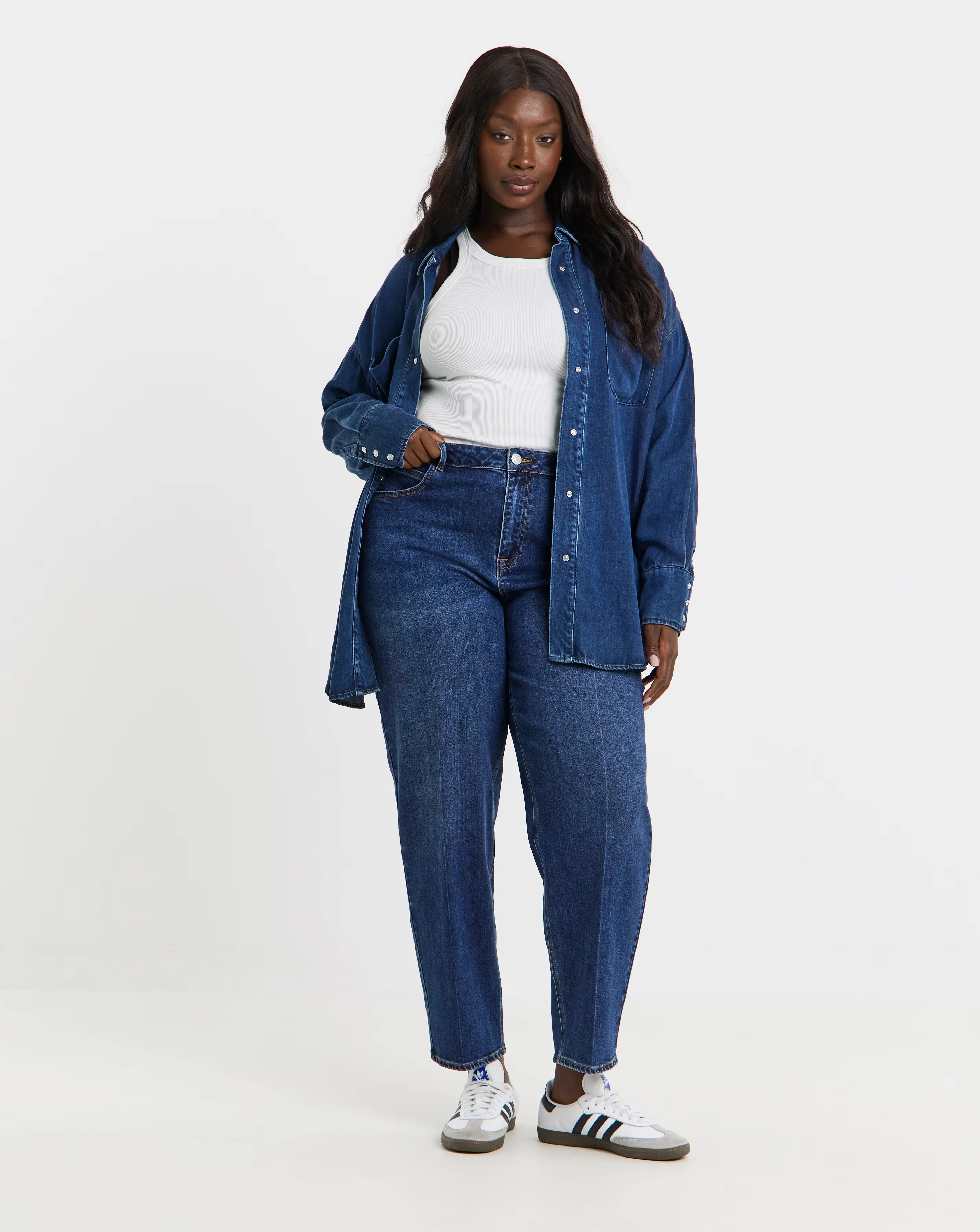 8572-mid-wash-smart-tapered-barrel-jean-1.webp