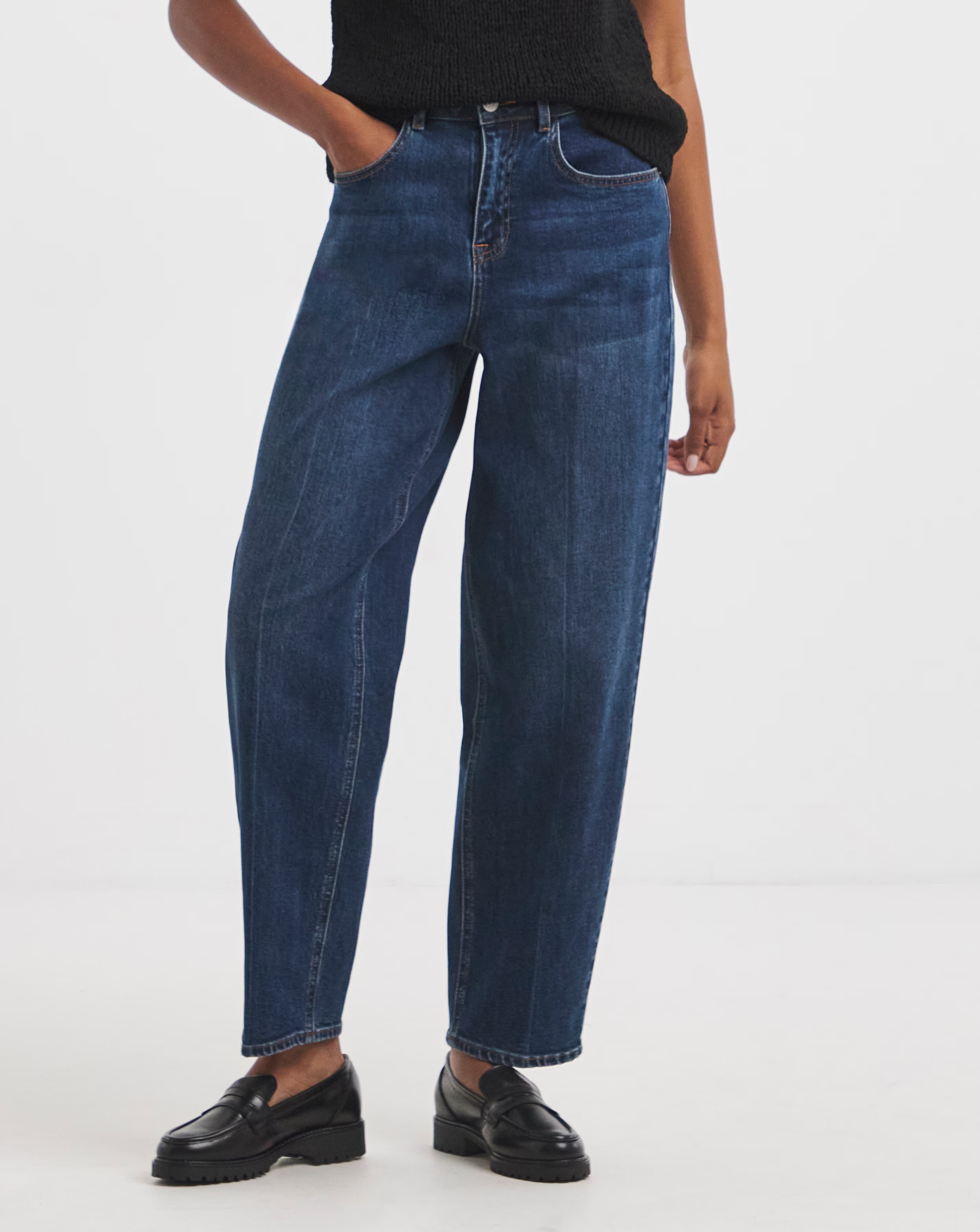 8572-mid-wash-smart-tapered-barrel-jean-1.webp