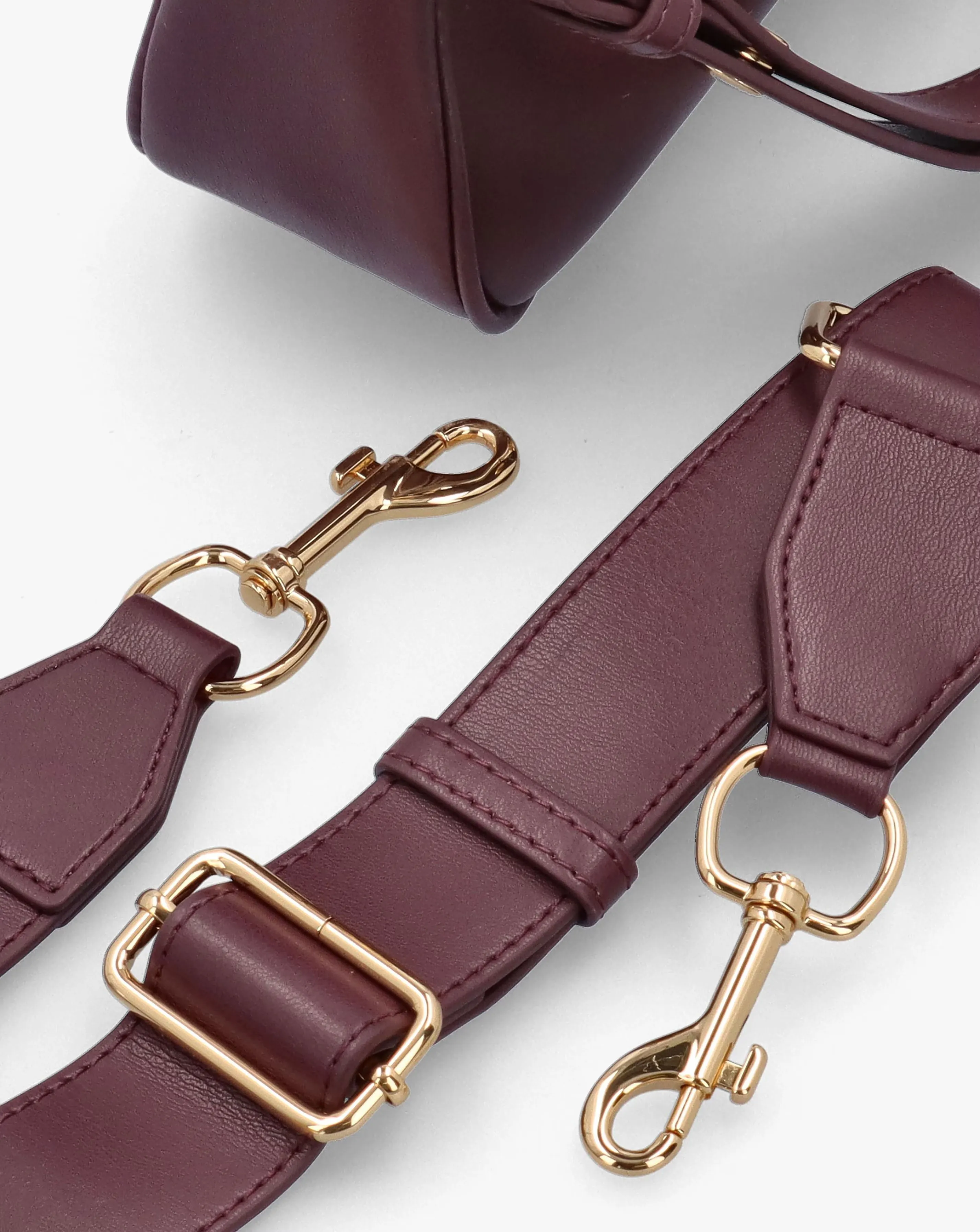 85908-love-moschino-chain-logo-burgundy-leather-shoulder-bag-1.jpg