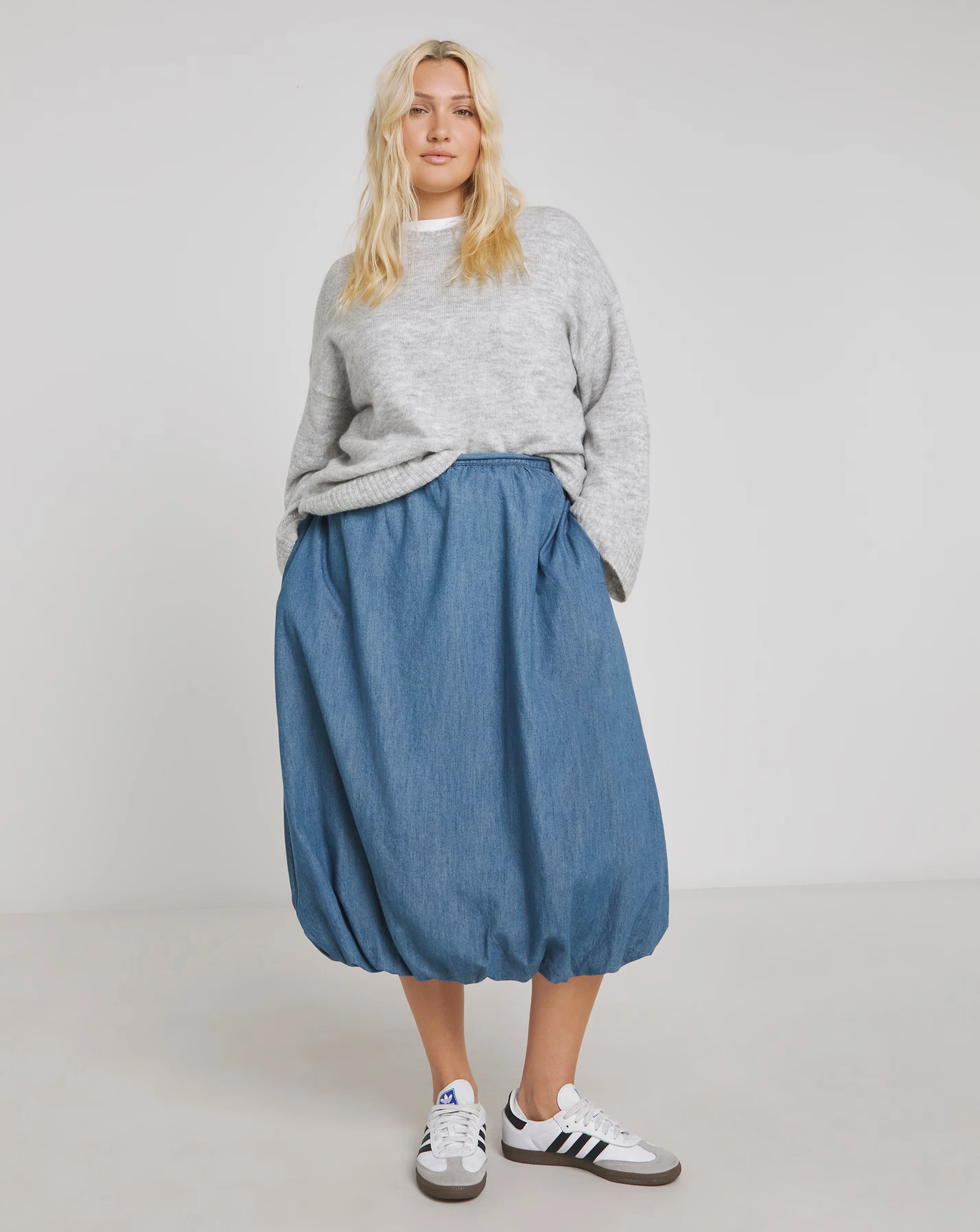 8611-simply-be-mid-blue-bubble-hem-denim-skirt-1.webp