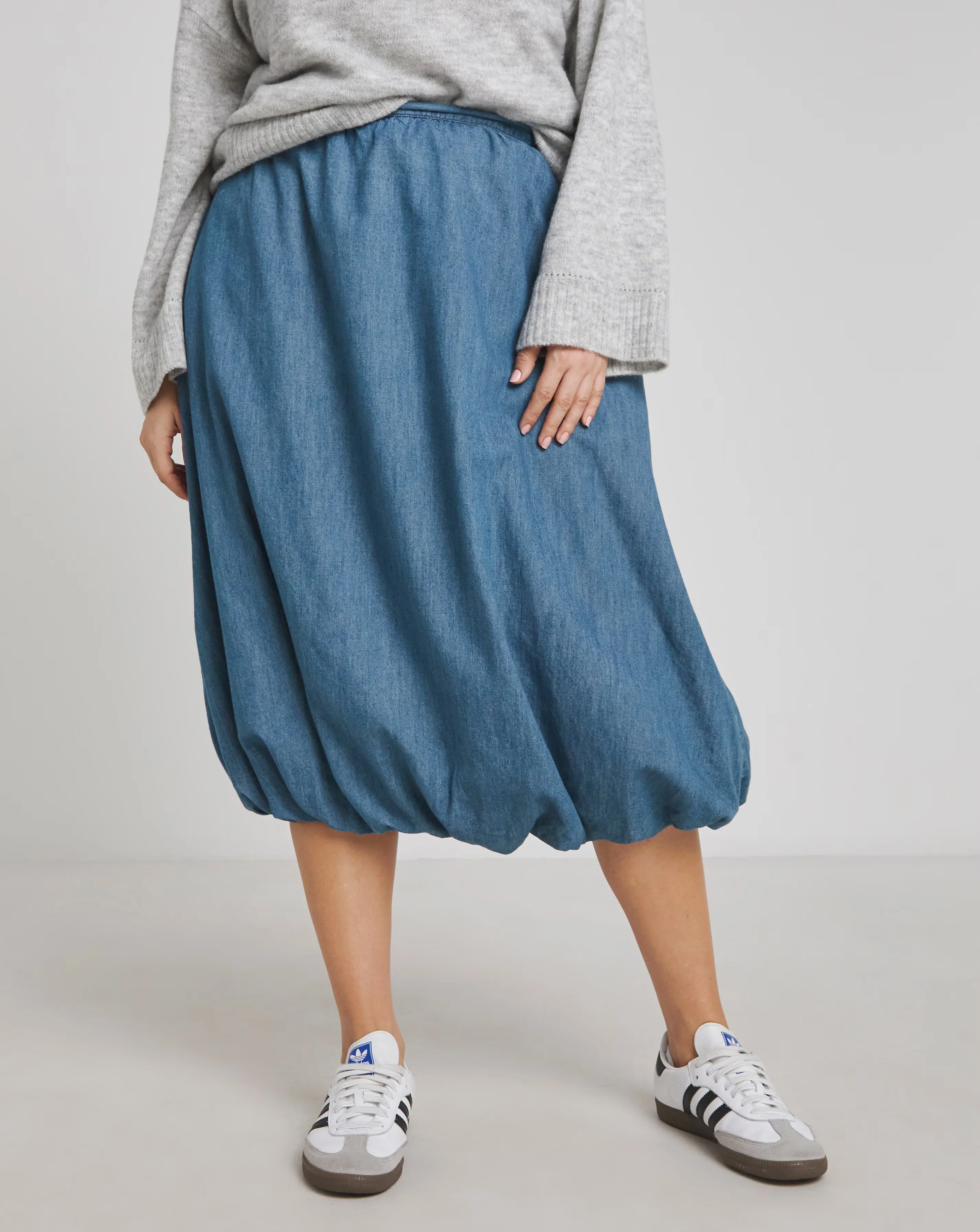 8611-simply-be-mid-blue-bubble-hem-denim-skirt-1.webp
