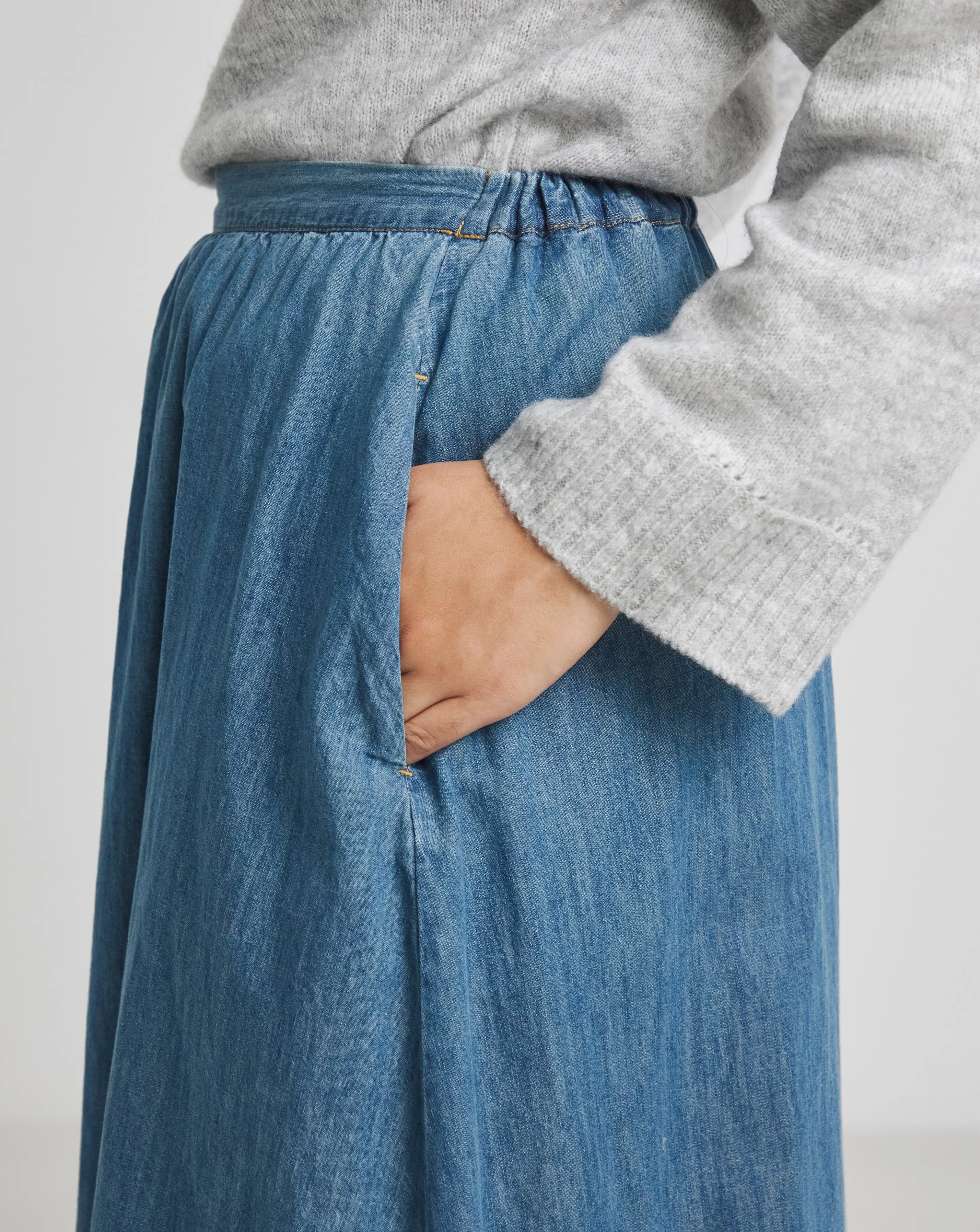 8611-simply-be-mid-blue-bubble-hem-denim-skirt-1.webp
