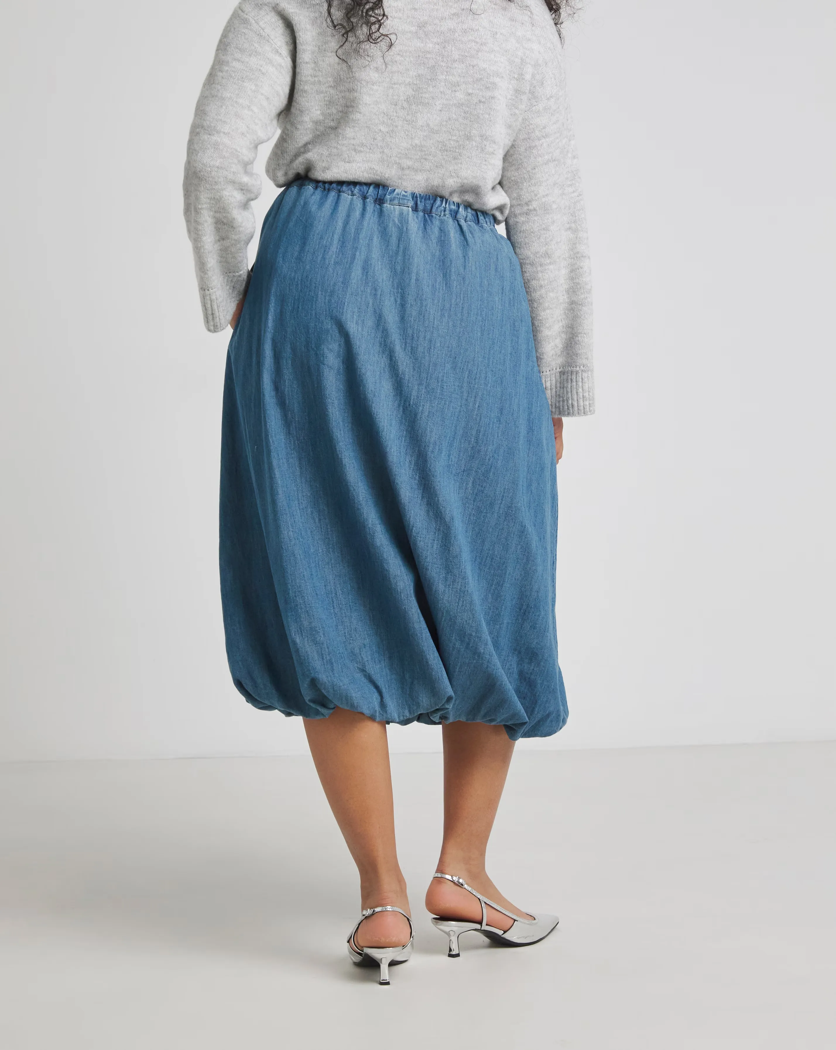 8611-simply-be-mid-blue-bubble-hem-denim-skirt-1.webp