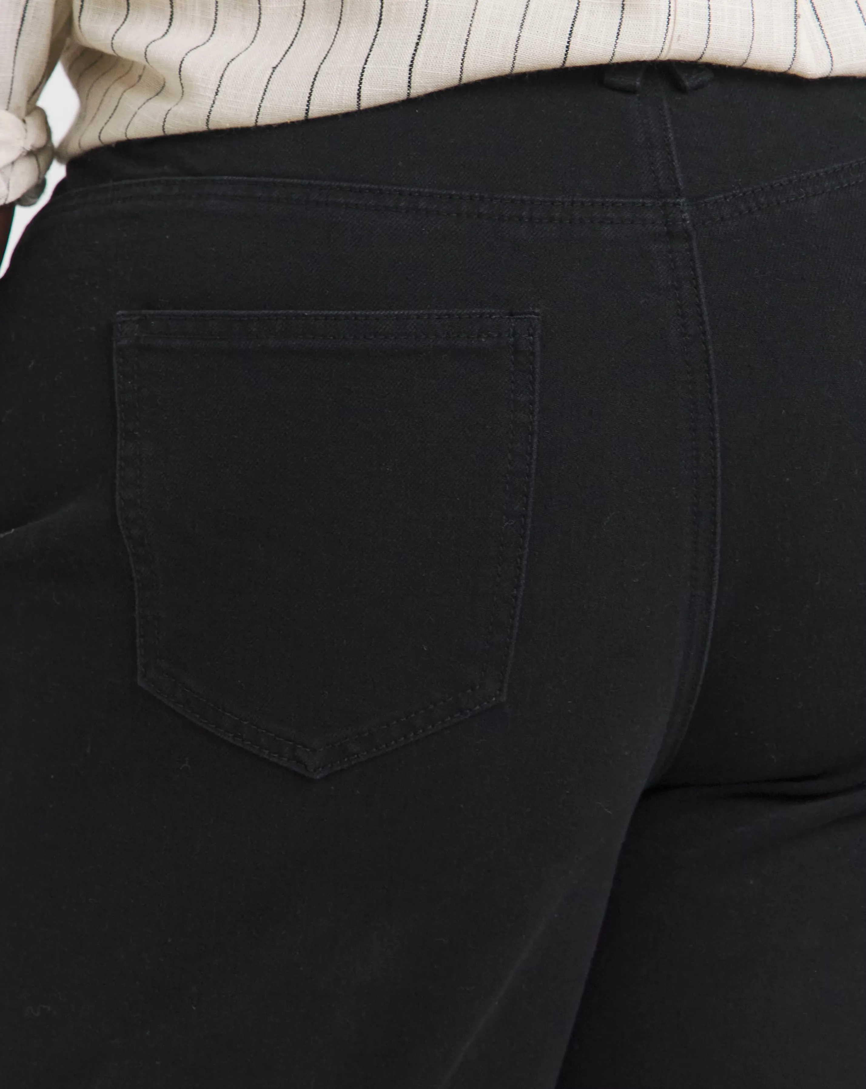 8650-washed-black-smart-tapered-barrel-jean-1.jpg
