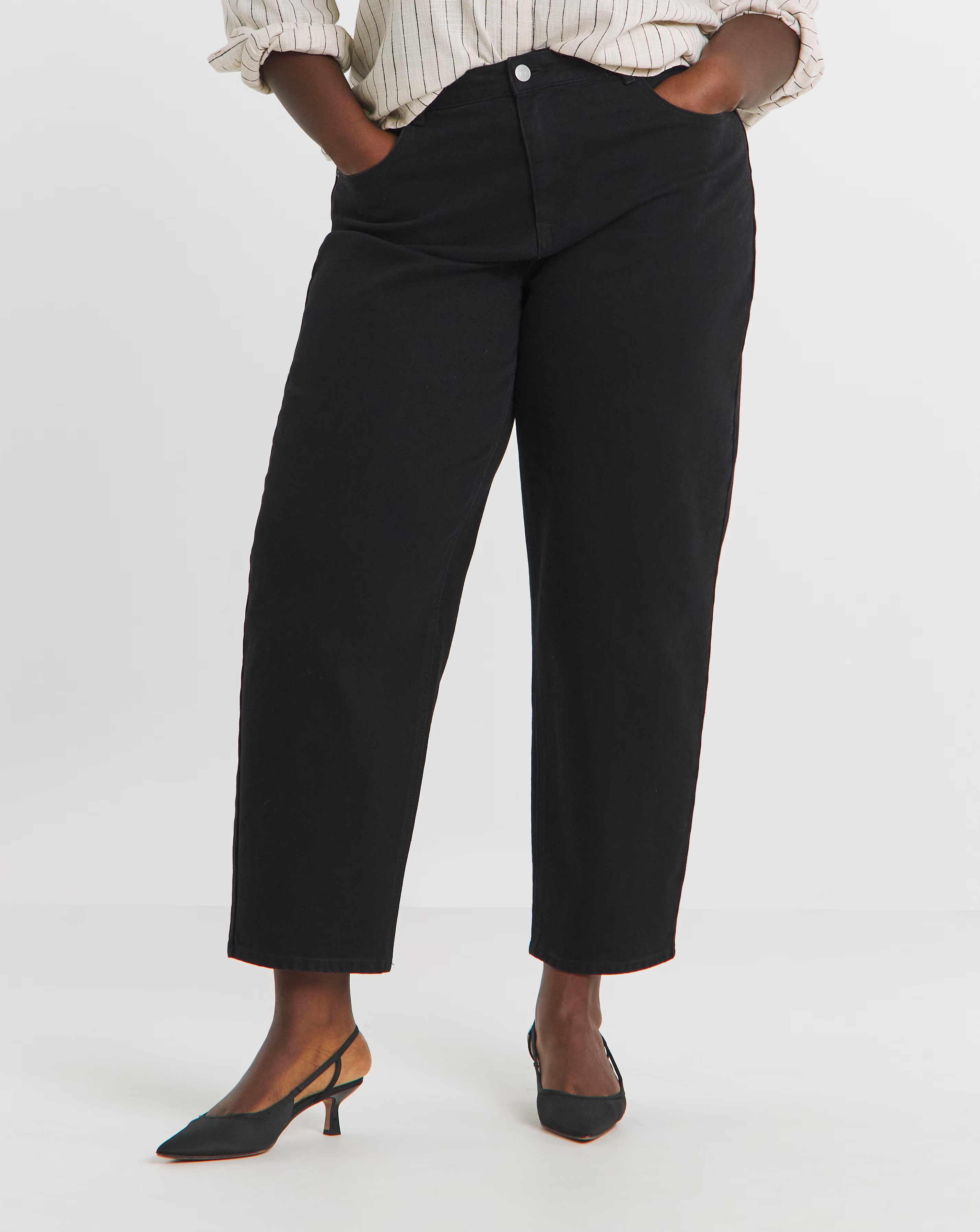 8650-washed-black-smart-tapered-barrel-jean-1.jpg