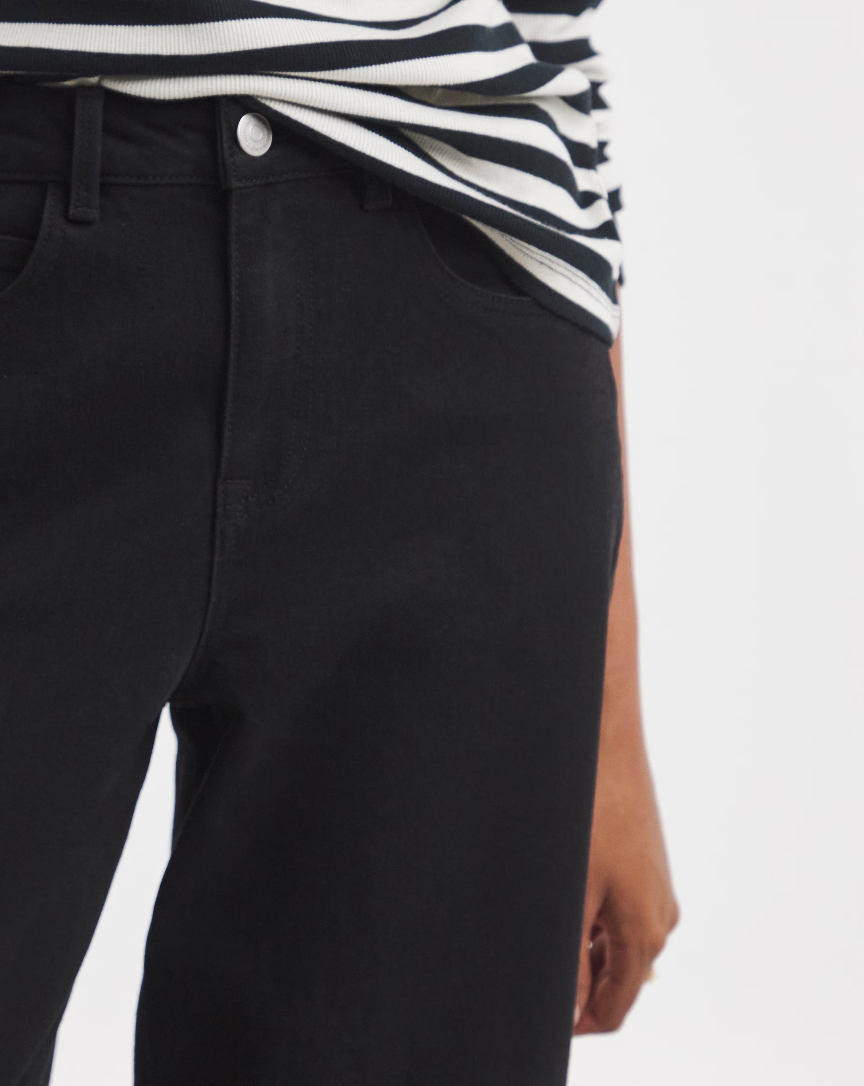 8650-washed-black-smart-tapered-barrel-jean-1.jpg