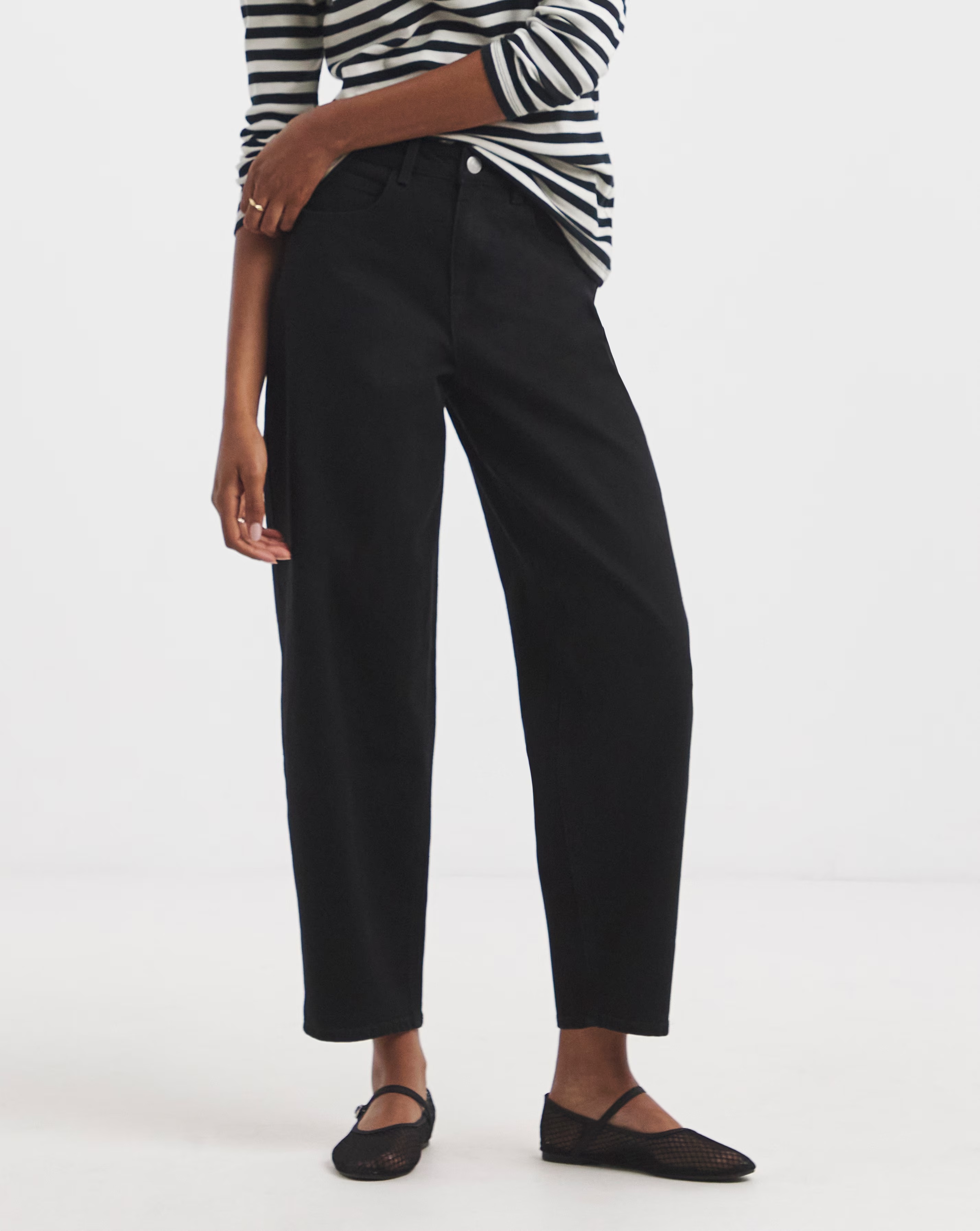 8650-washed-black-smart-tapered-barrel-jean-1.jpg
