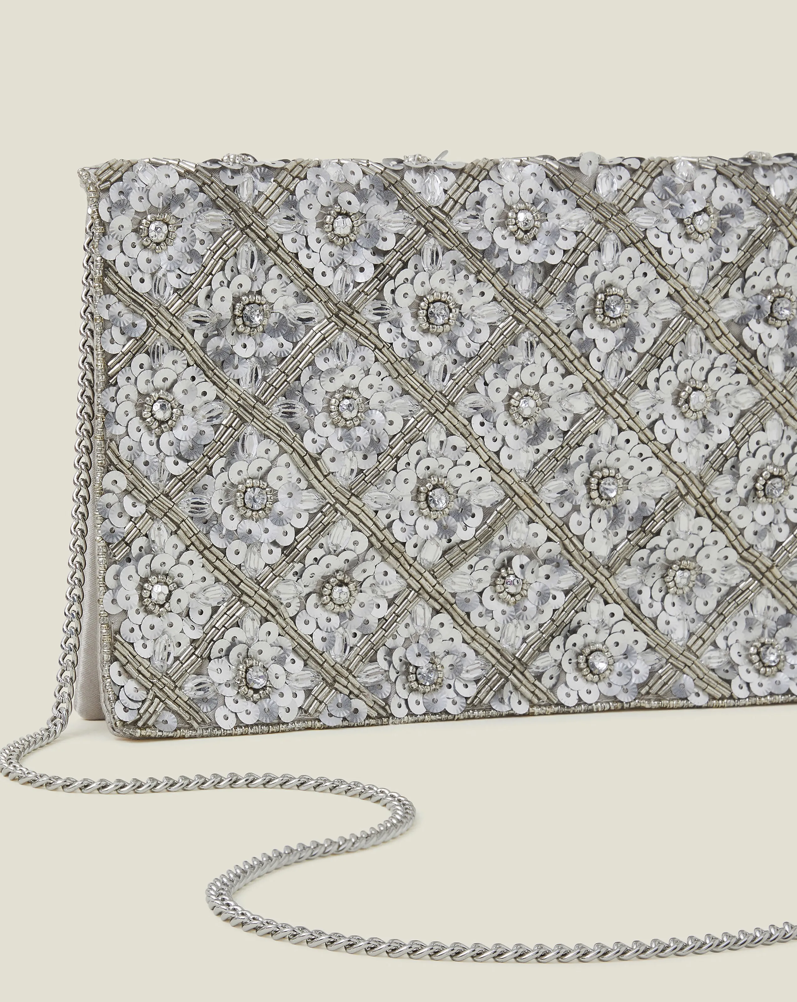 87049-accessorize-tianna-clutch-1.jpg
