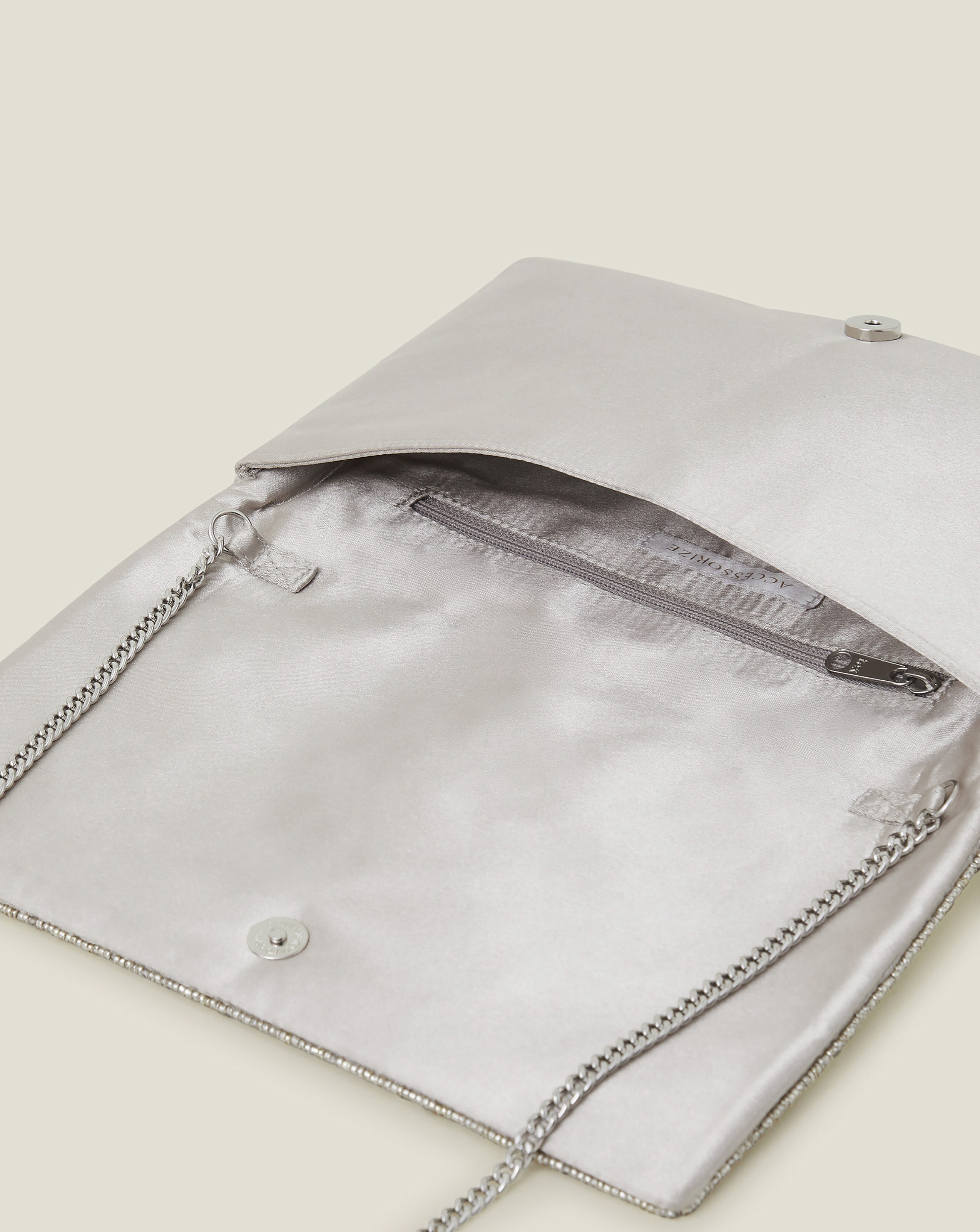 87049-accessorize-tianna-clutch-1.jpg