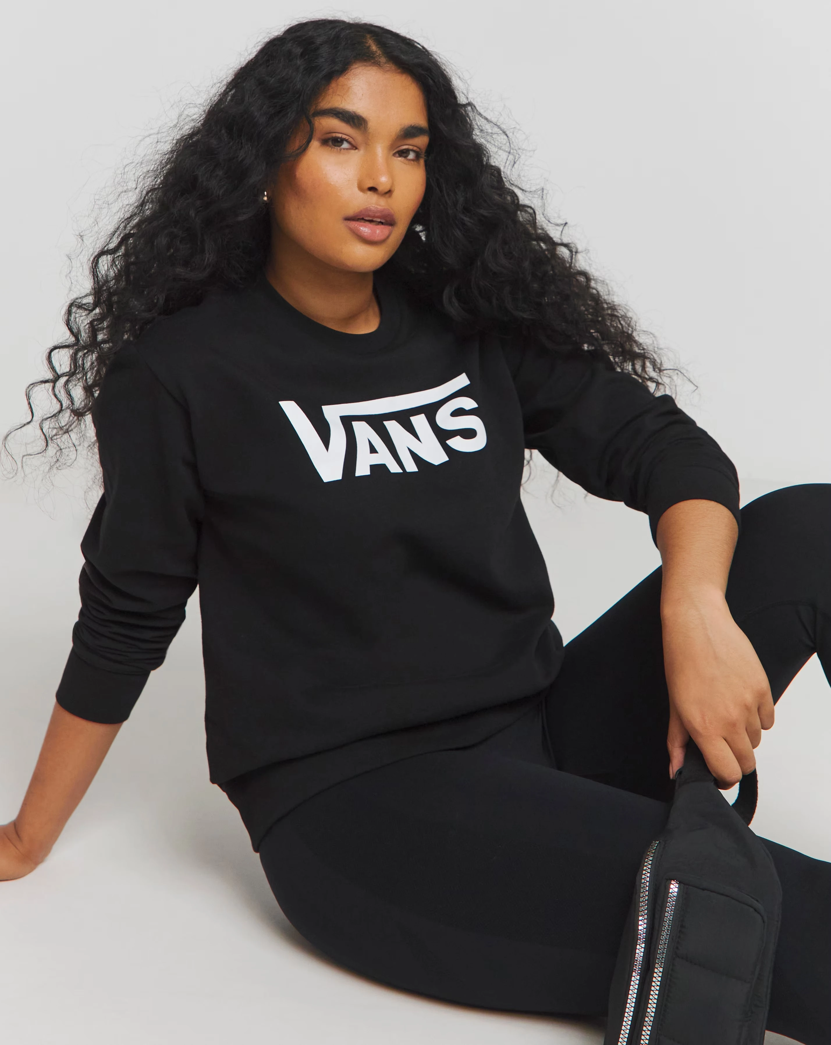 VANS Drop V Logo BFF Crew Sweatshirt 1 87123-vans-drop-v-logo-bff-crew-sweatshirt-1.webp