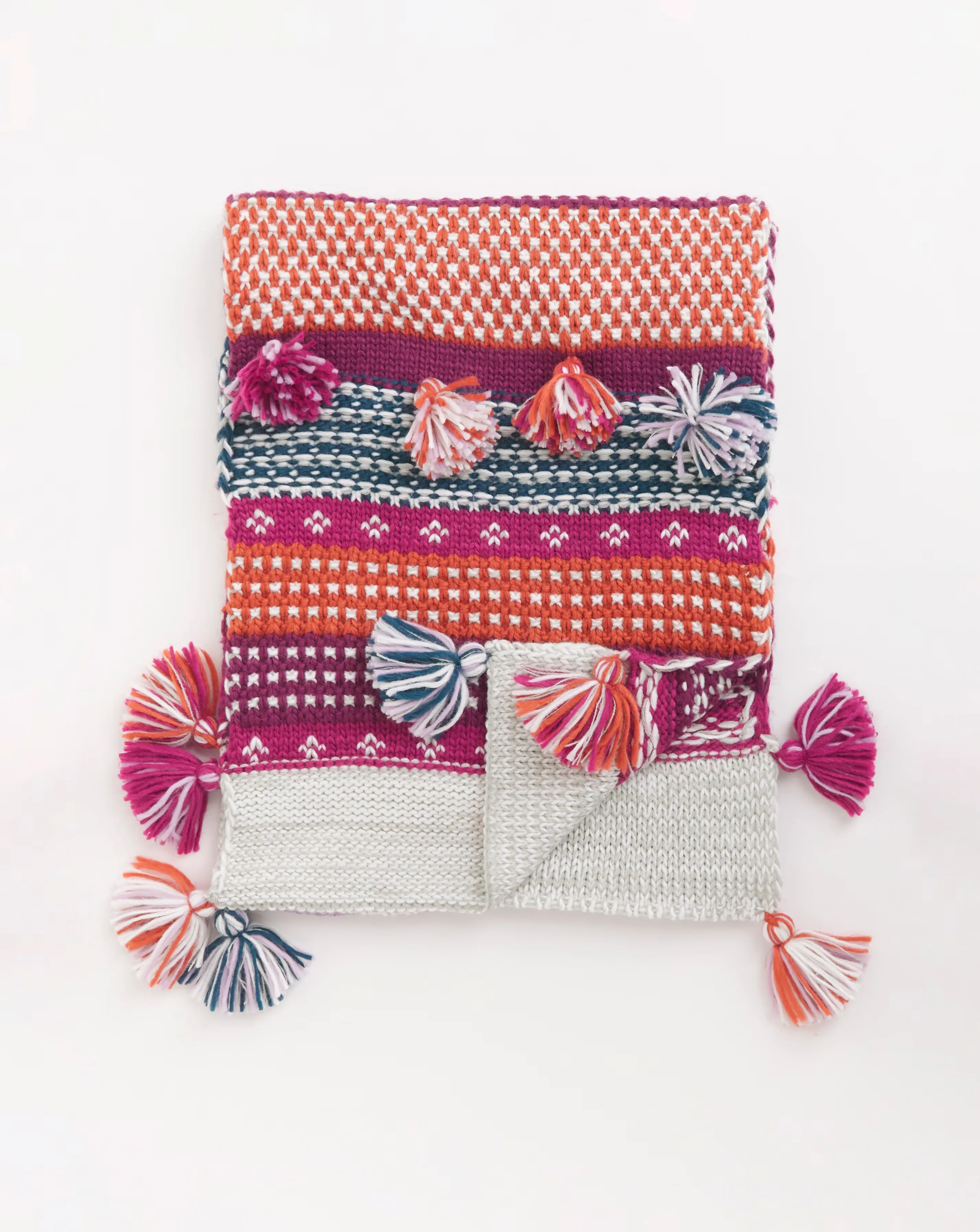 88746-winter-tassel-detail-scarf-1.webp