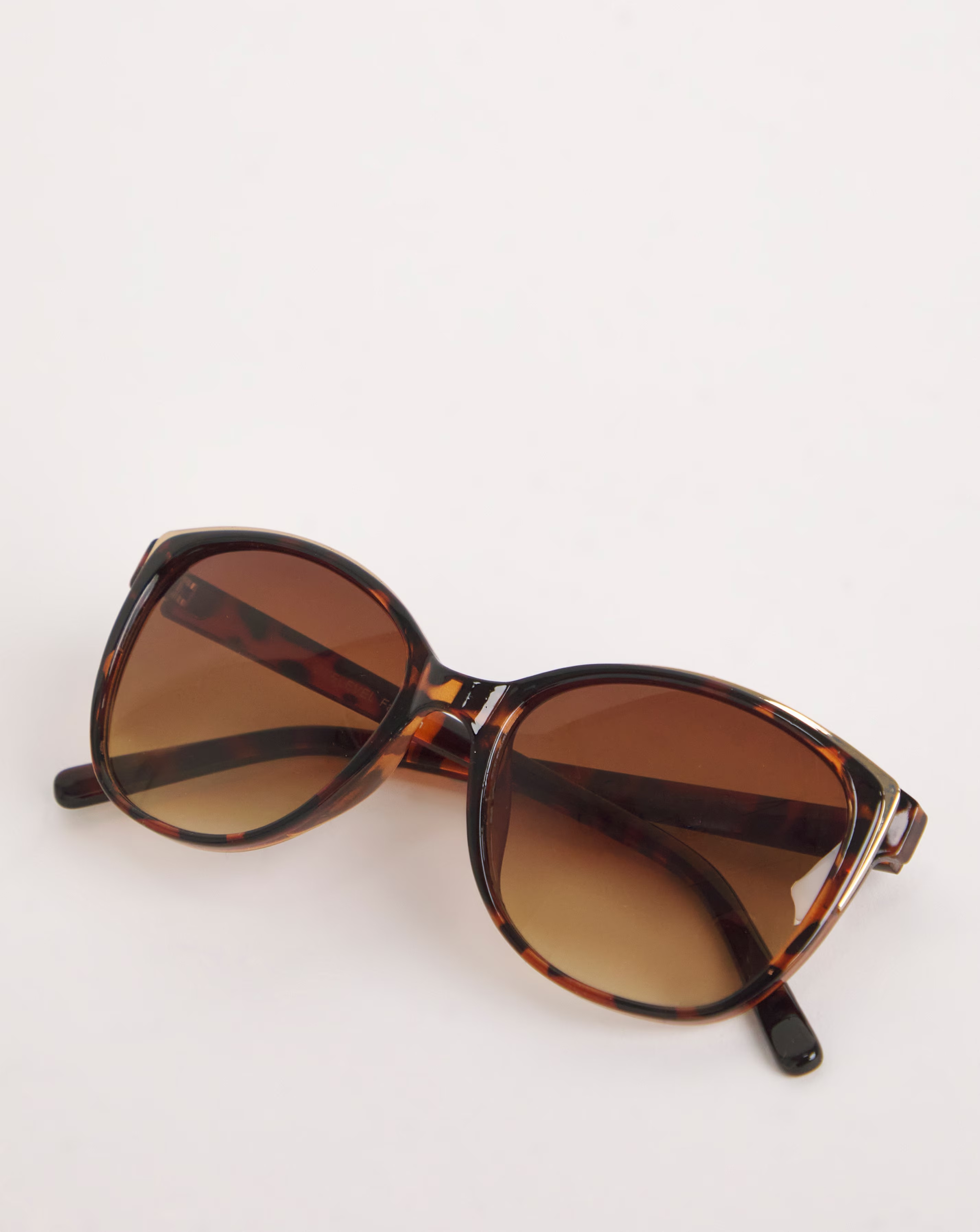 89129-sarah-brown-wide-frame-sunglasses-1.jpg