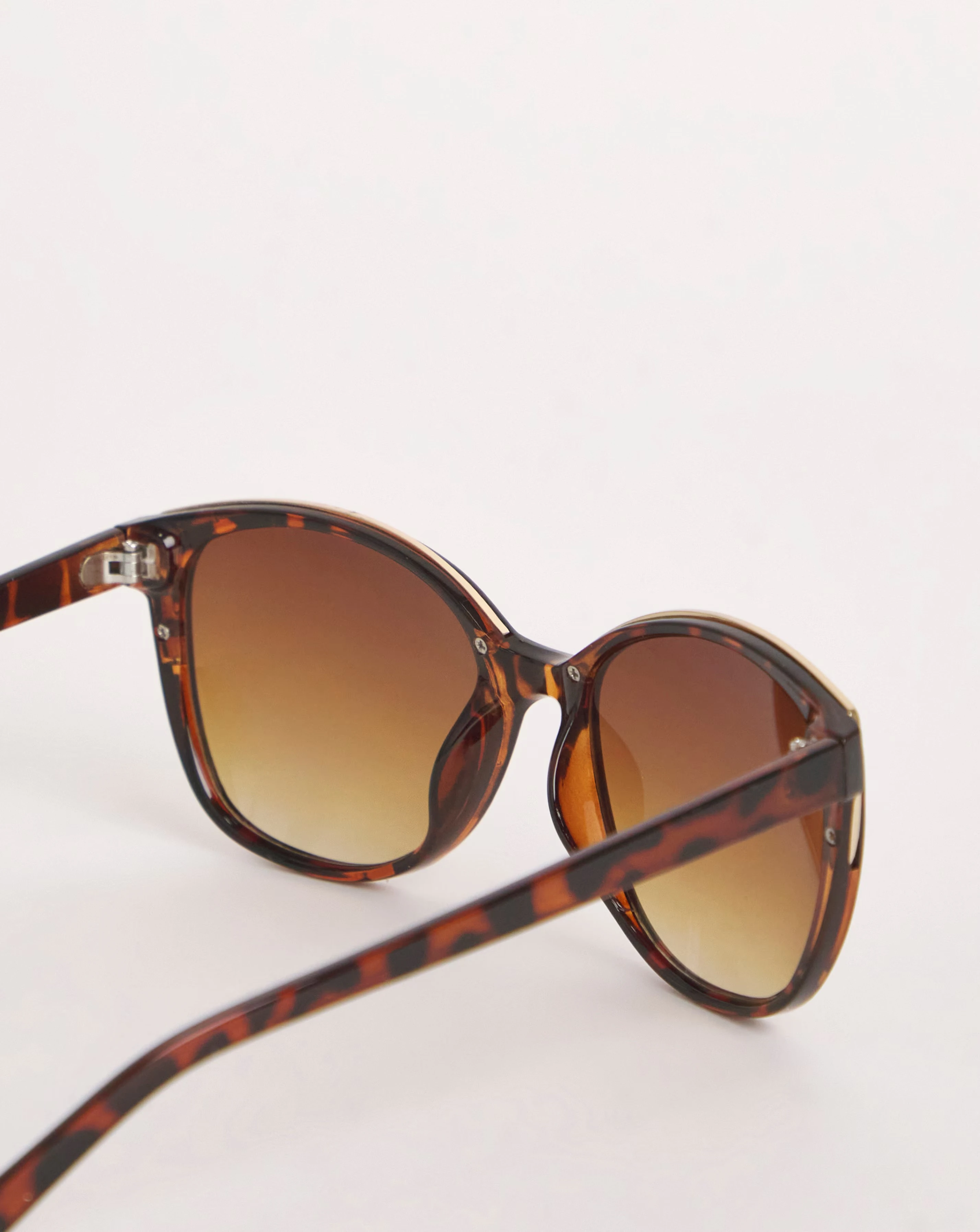 89129-sarah-brown-wide-frame-sunglasses-1.jpg