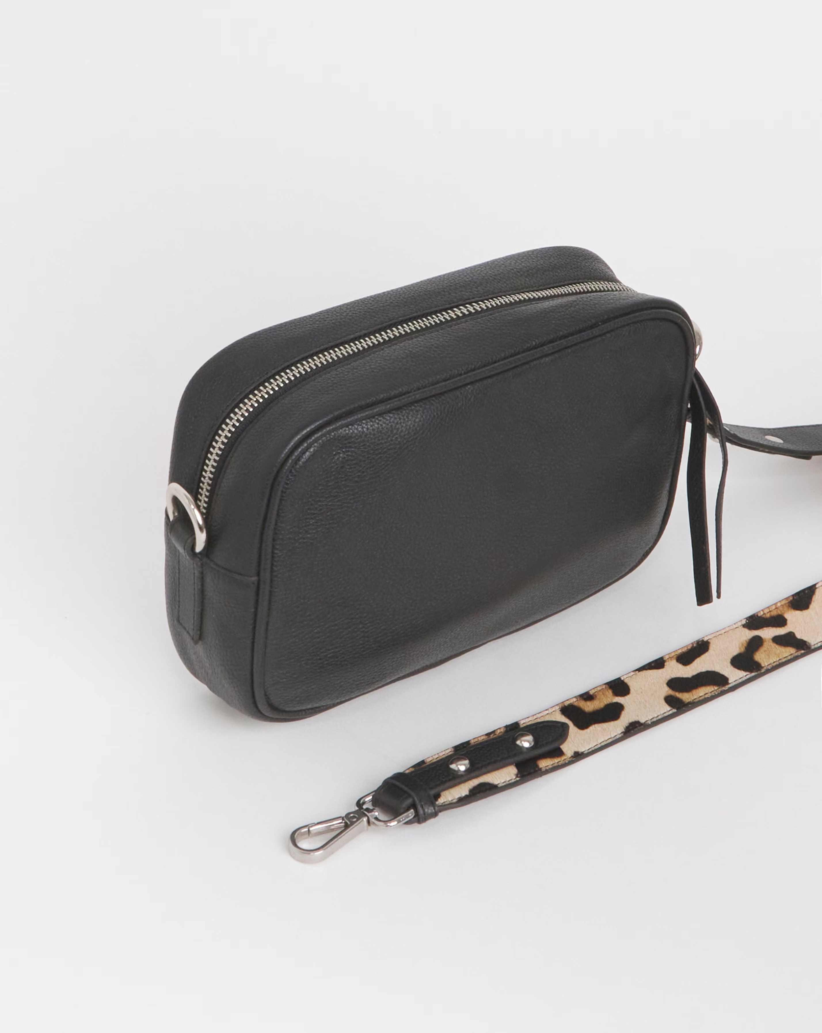 89131-black-modern-leather-camera-bag-1.jpg