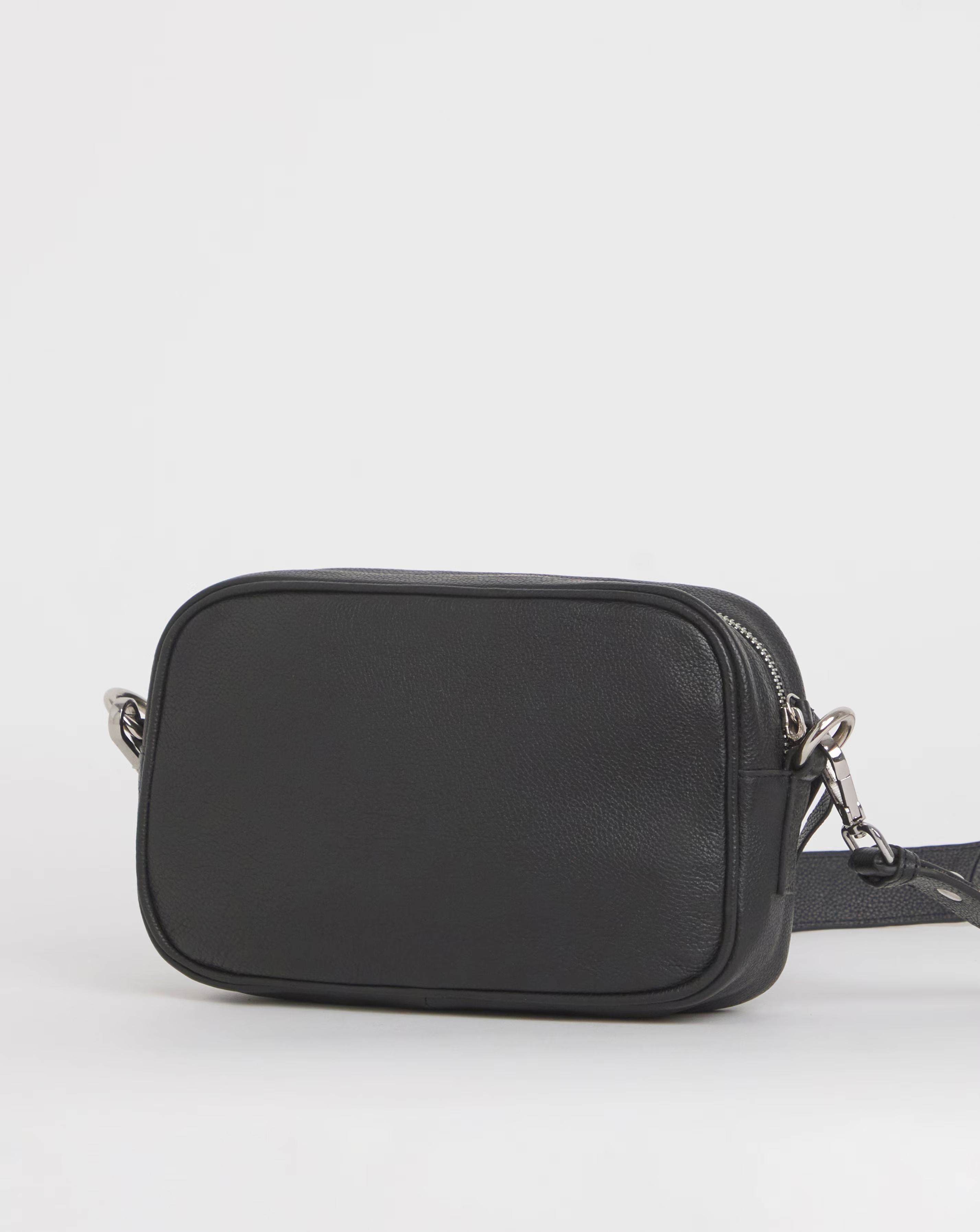 89131-black-modern-leather-camera-bag-1.jpg