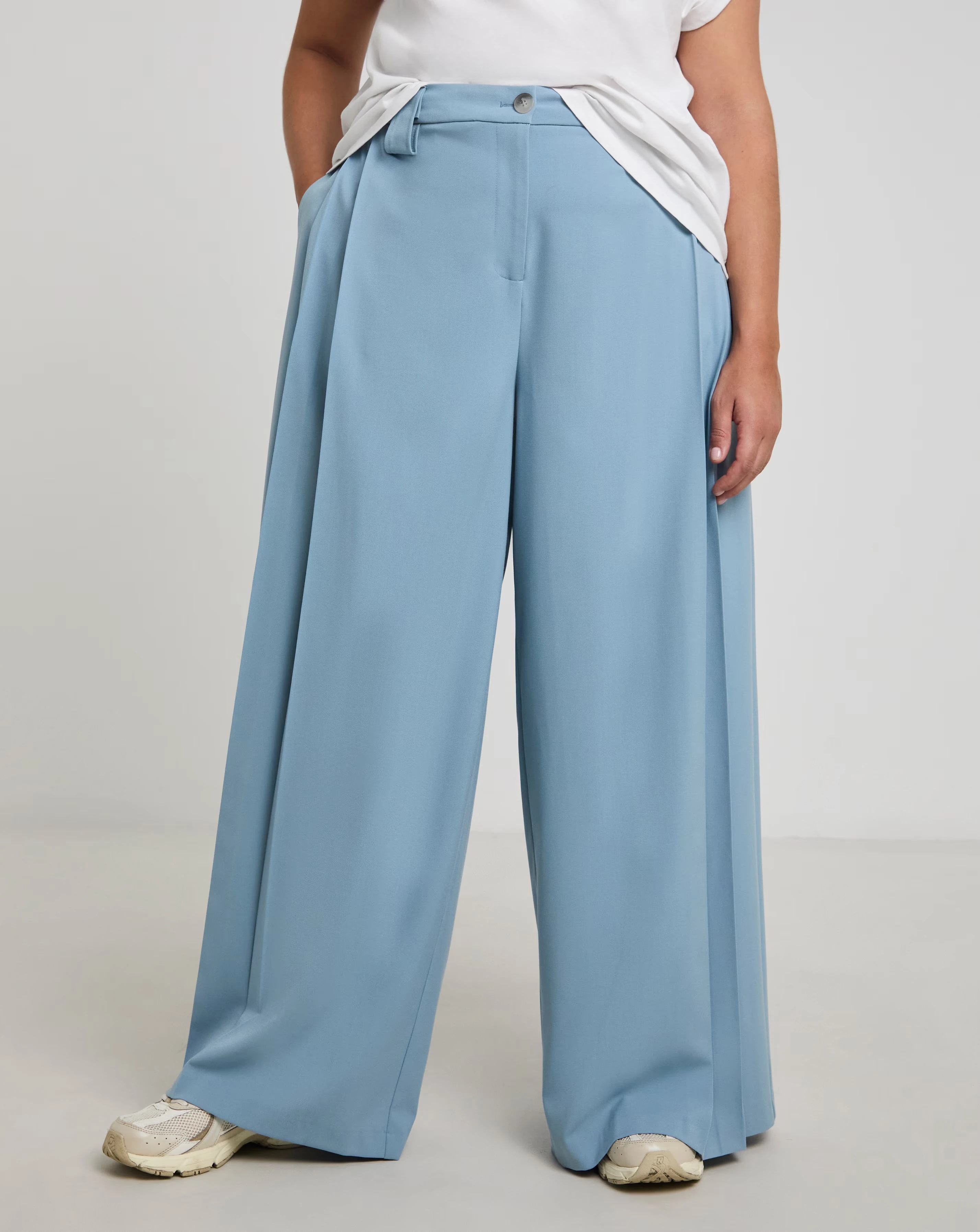 Blue Pleated Wide Leg Trousers 1 89372-blue-pleated-wide-leg-trousers-1.webp