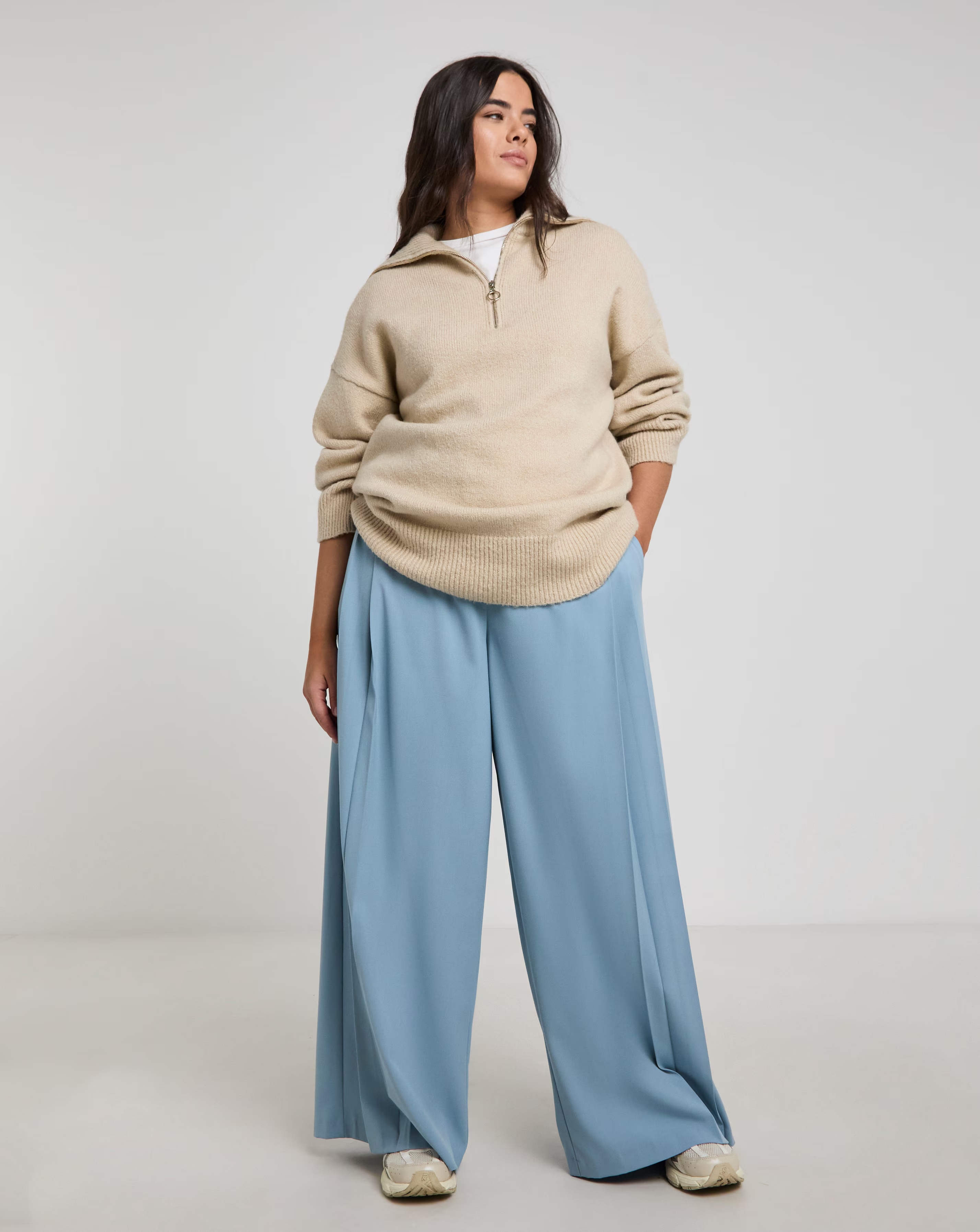 89372-blue-pleated-wide-leg-trousers-1.webp