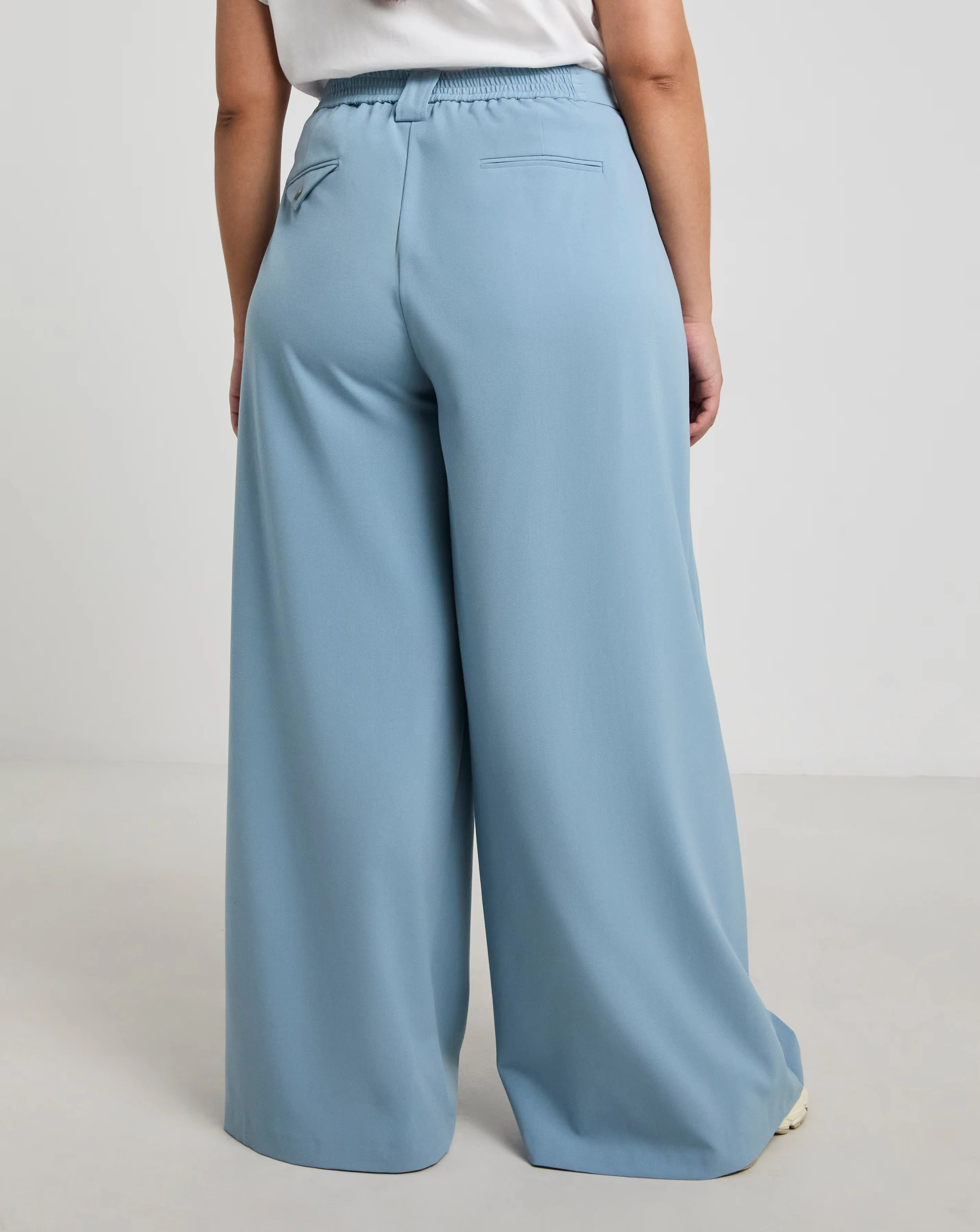 89372-blue-pleated-wide-leg-trousers-1.webp