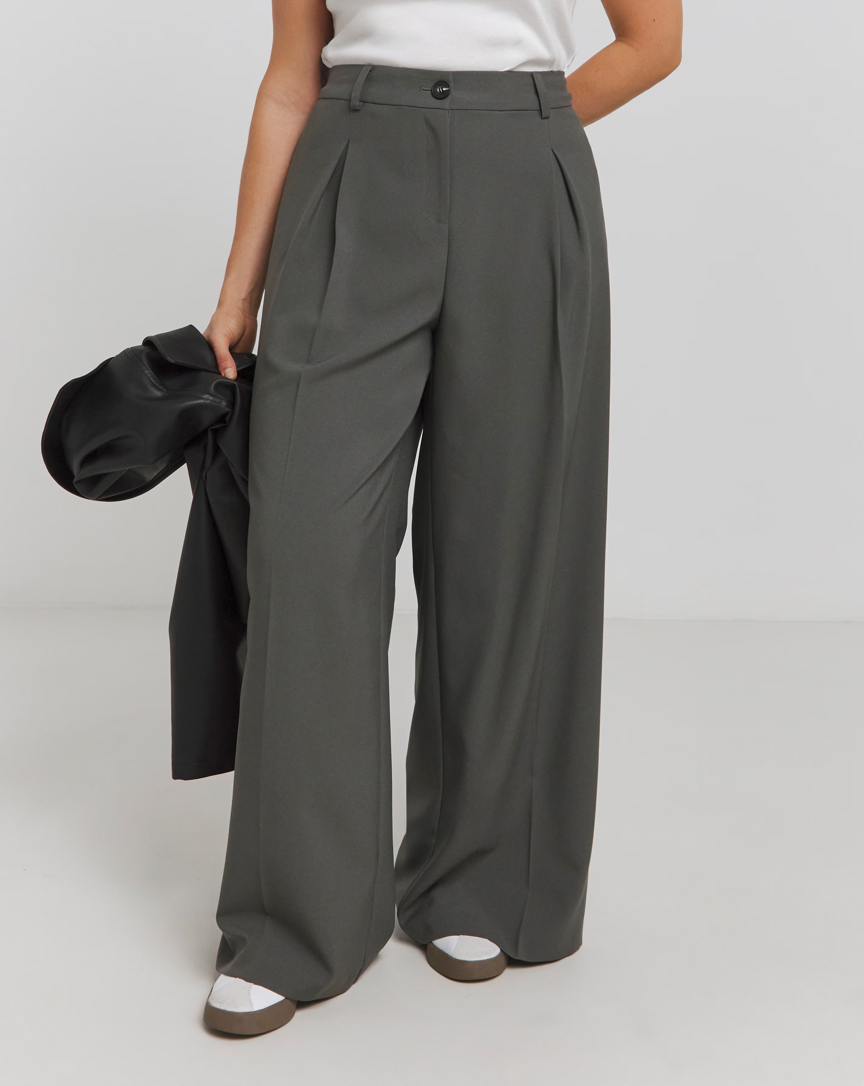 89398-charocal-elastic-back-pleated-wide-leg-trousers-1.jpg