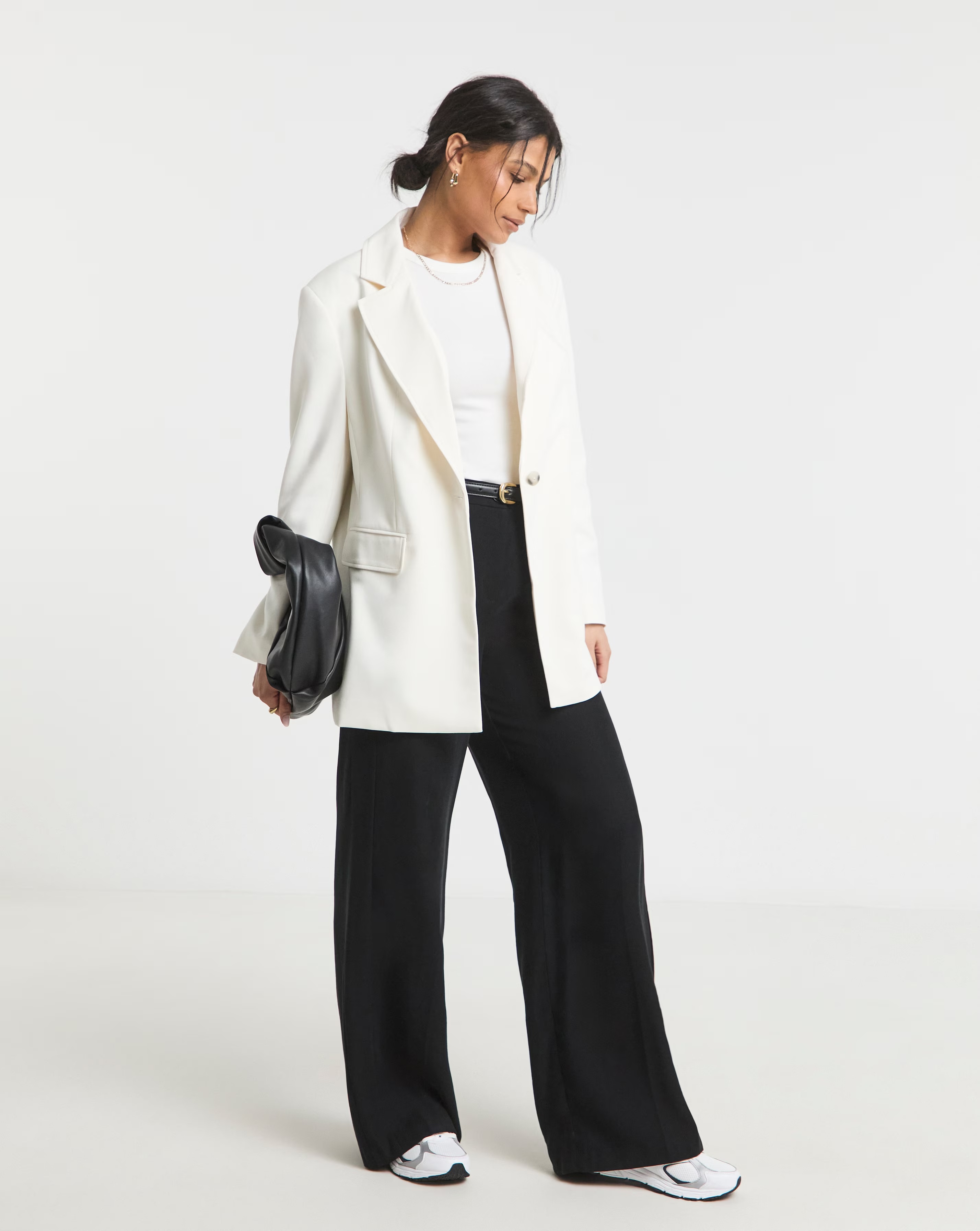 89644-simply-be-white-oversized-single-breasted-blazer-1.webp