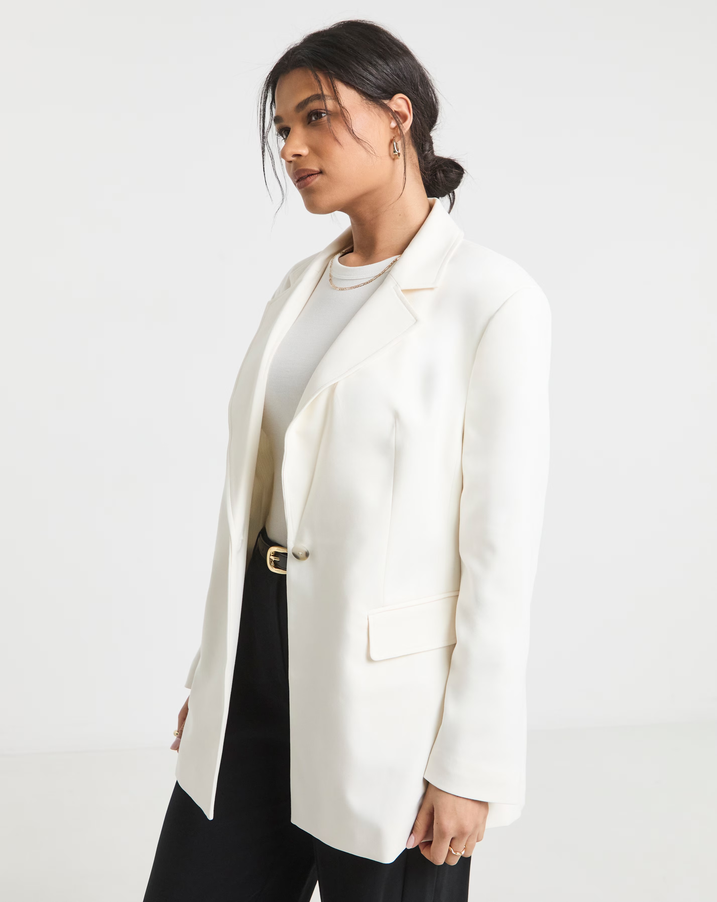 89644-simply-be-white-oversized-single-breasted-blazer-1.webp