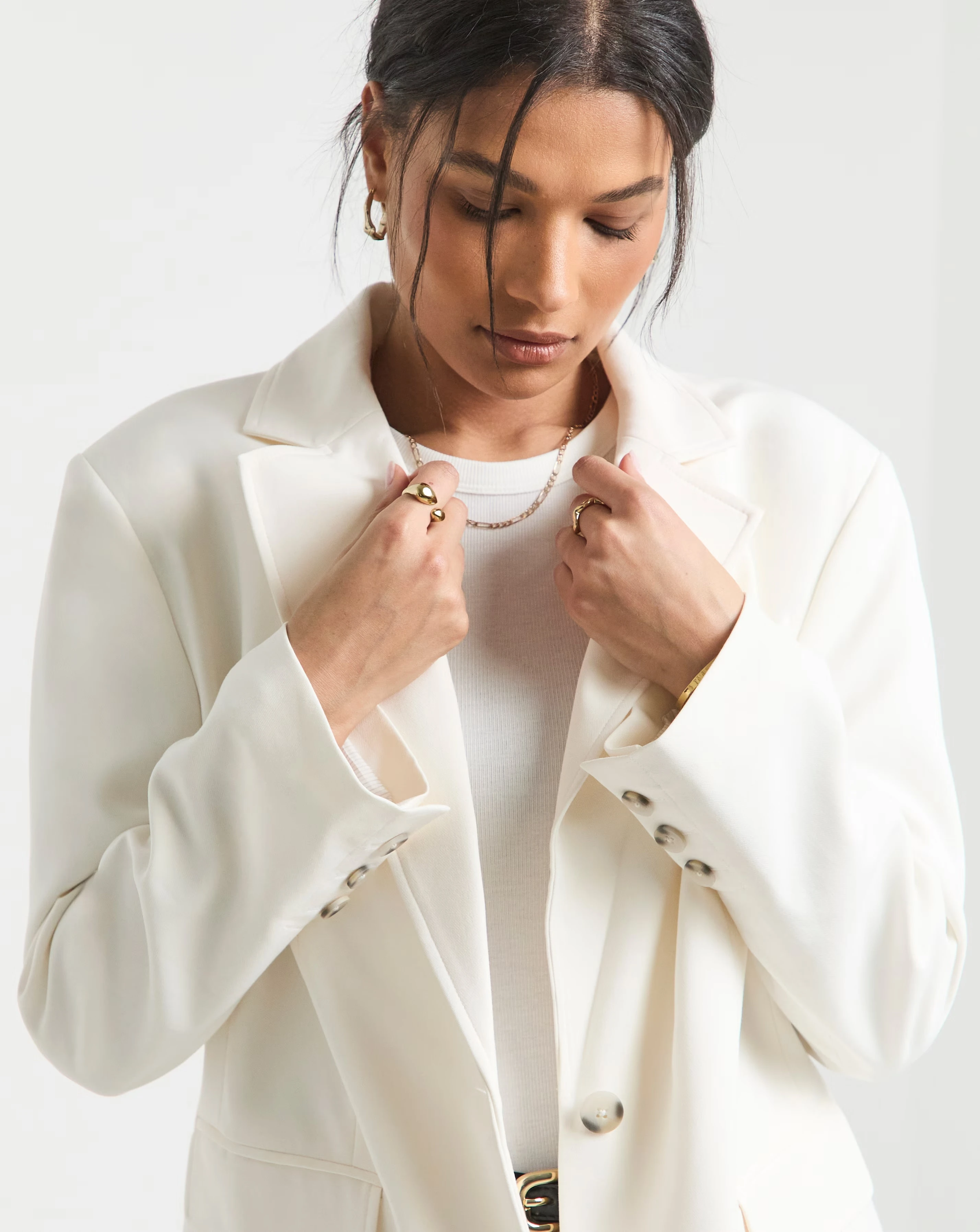 89644-simply-be-white-oversized-single-breasted-blazer-1.webp
