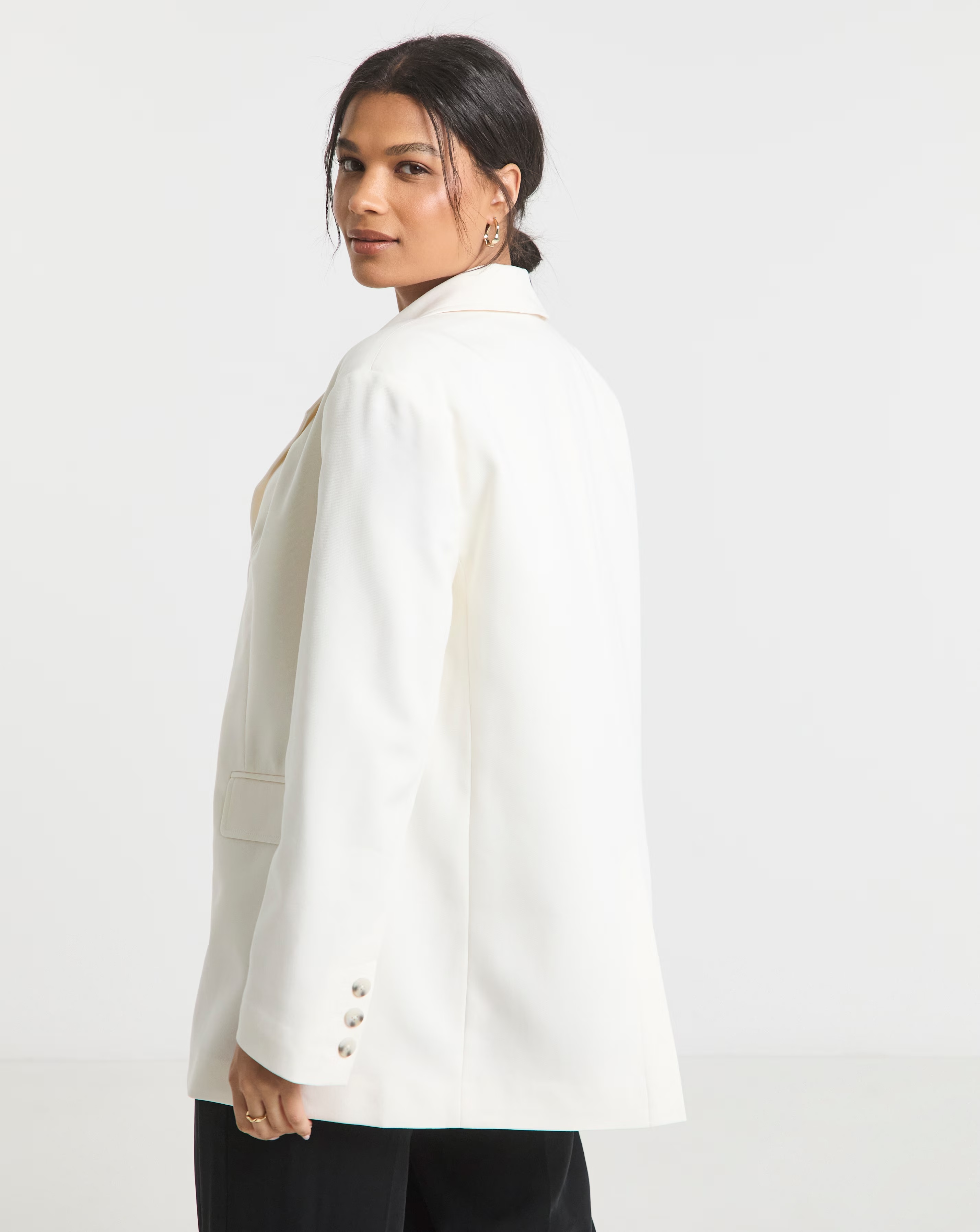 89644-simply-be-white-oversized-single-breasted-blazer-1.webp