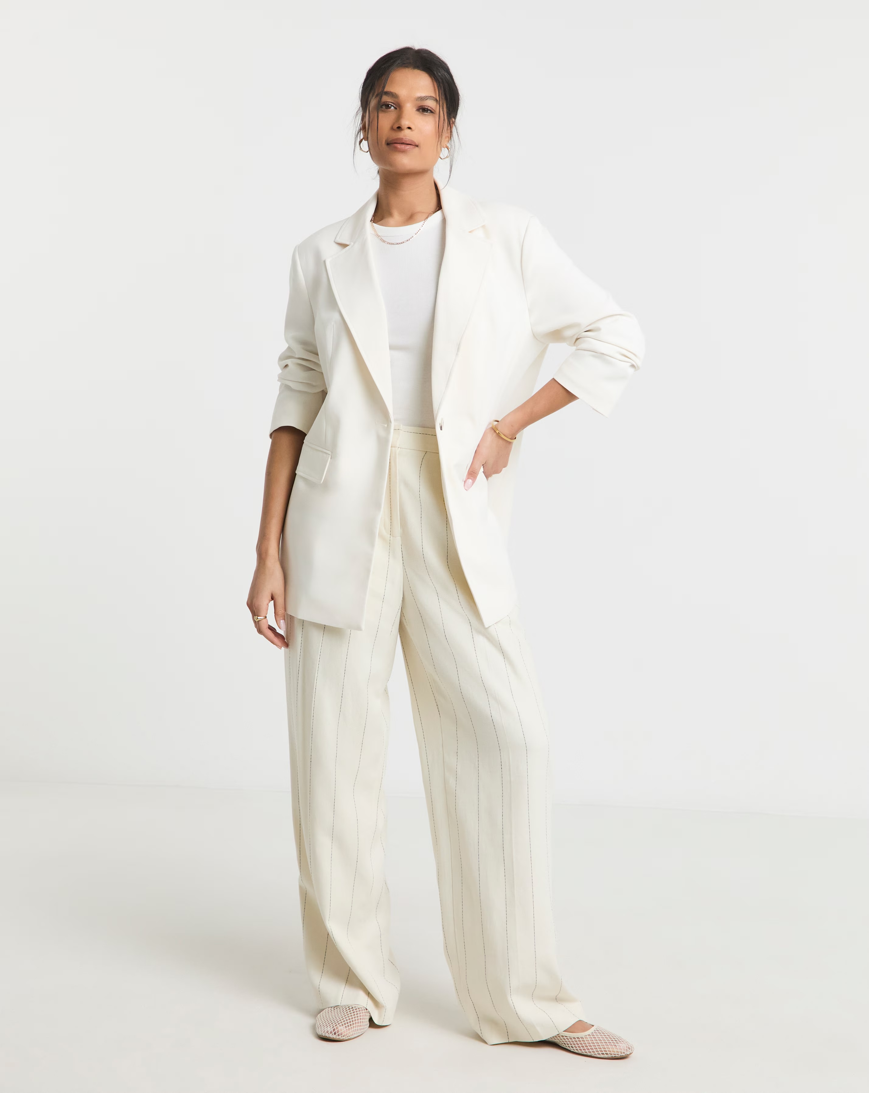 89644-simply-be-white-oversized-single-breasted-blazer-1.webp